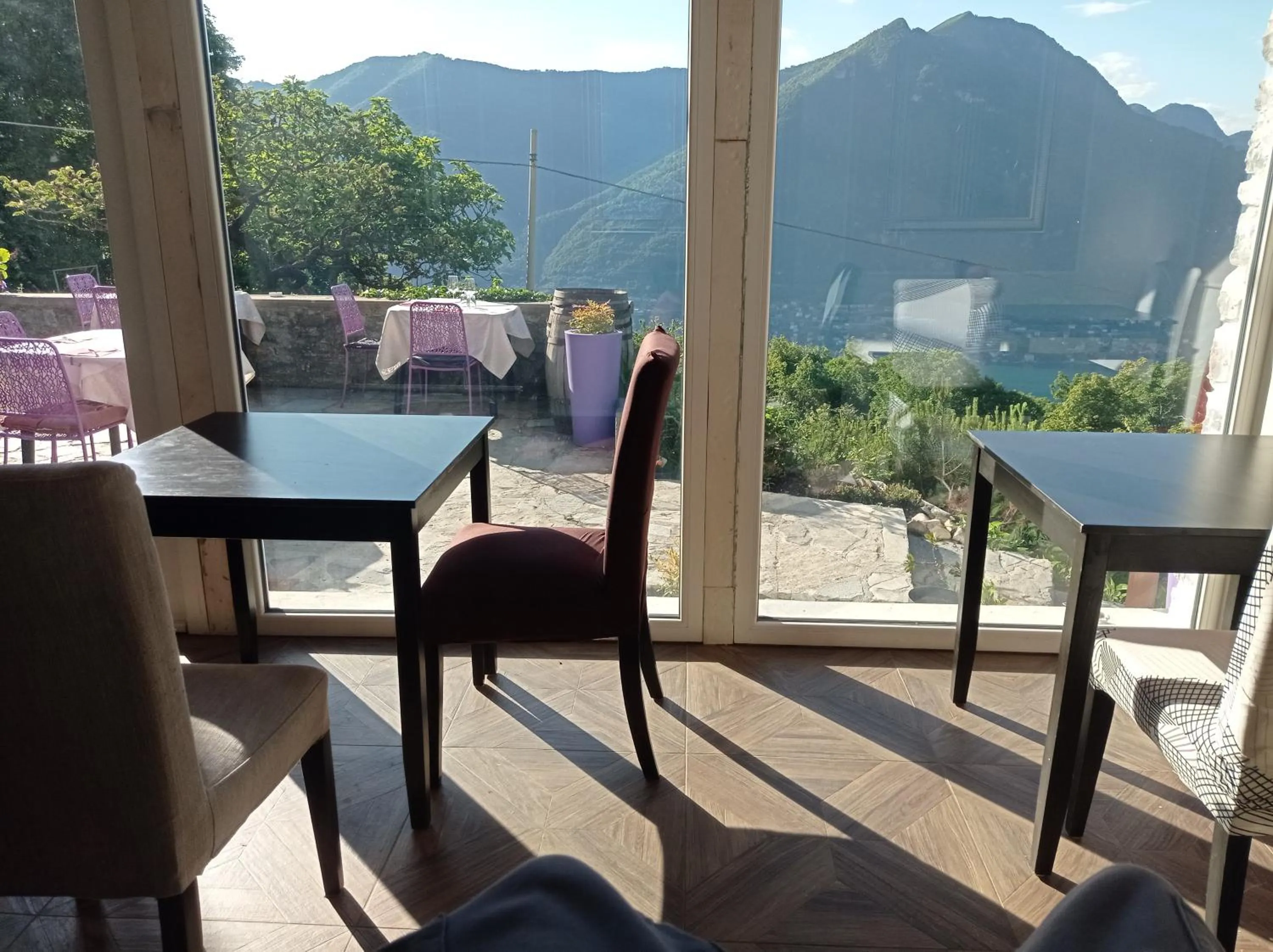 Restaurant/places to eat in Essentia Guest House