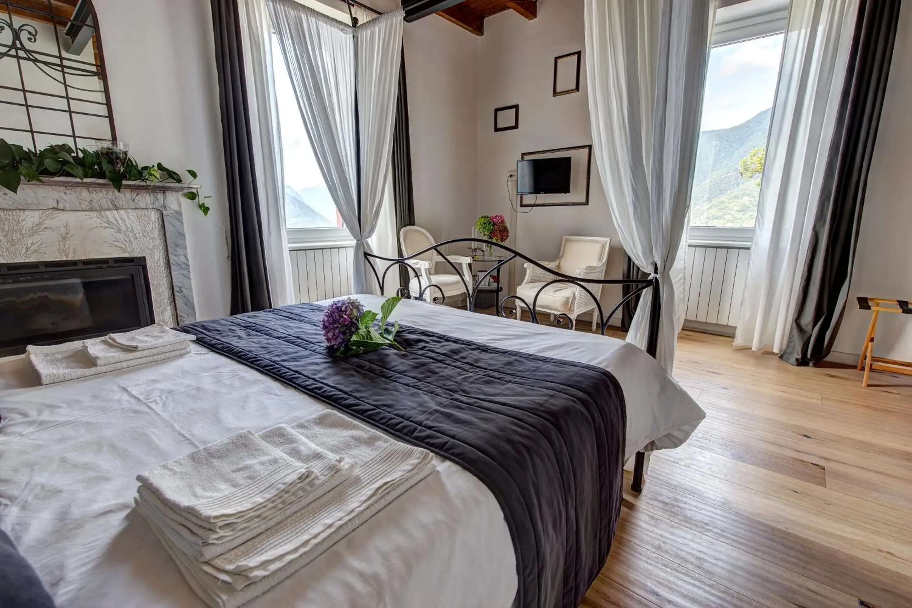 Junior Suite with Lake View in Essentia Guest House Junior Suite with Lake View in Essentia Guest House