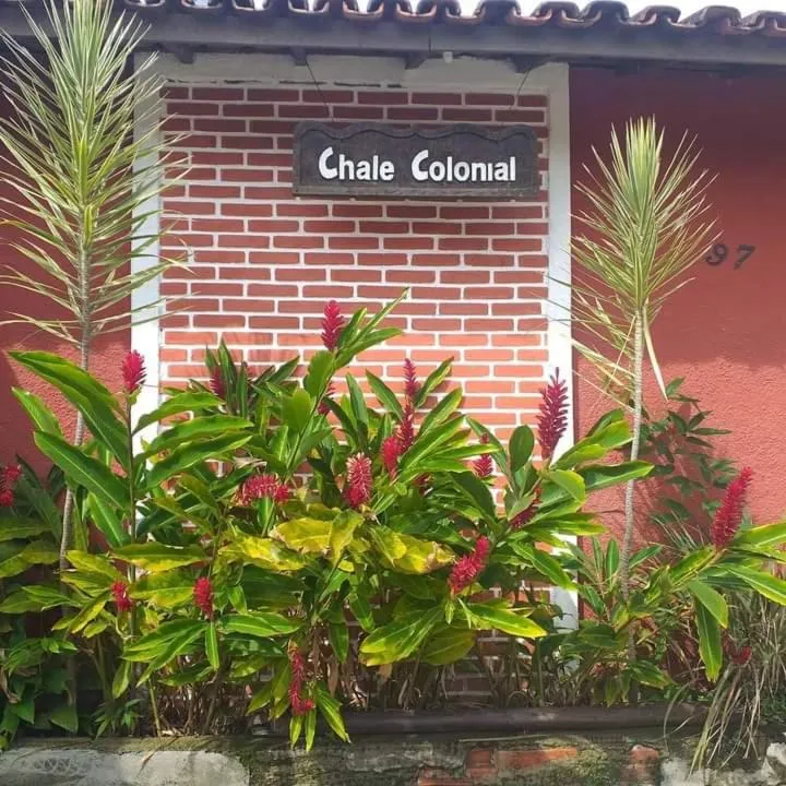 Facade/entrance in Chale Colonial
