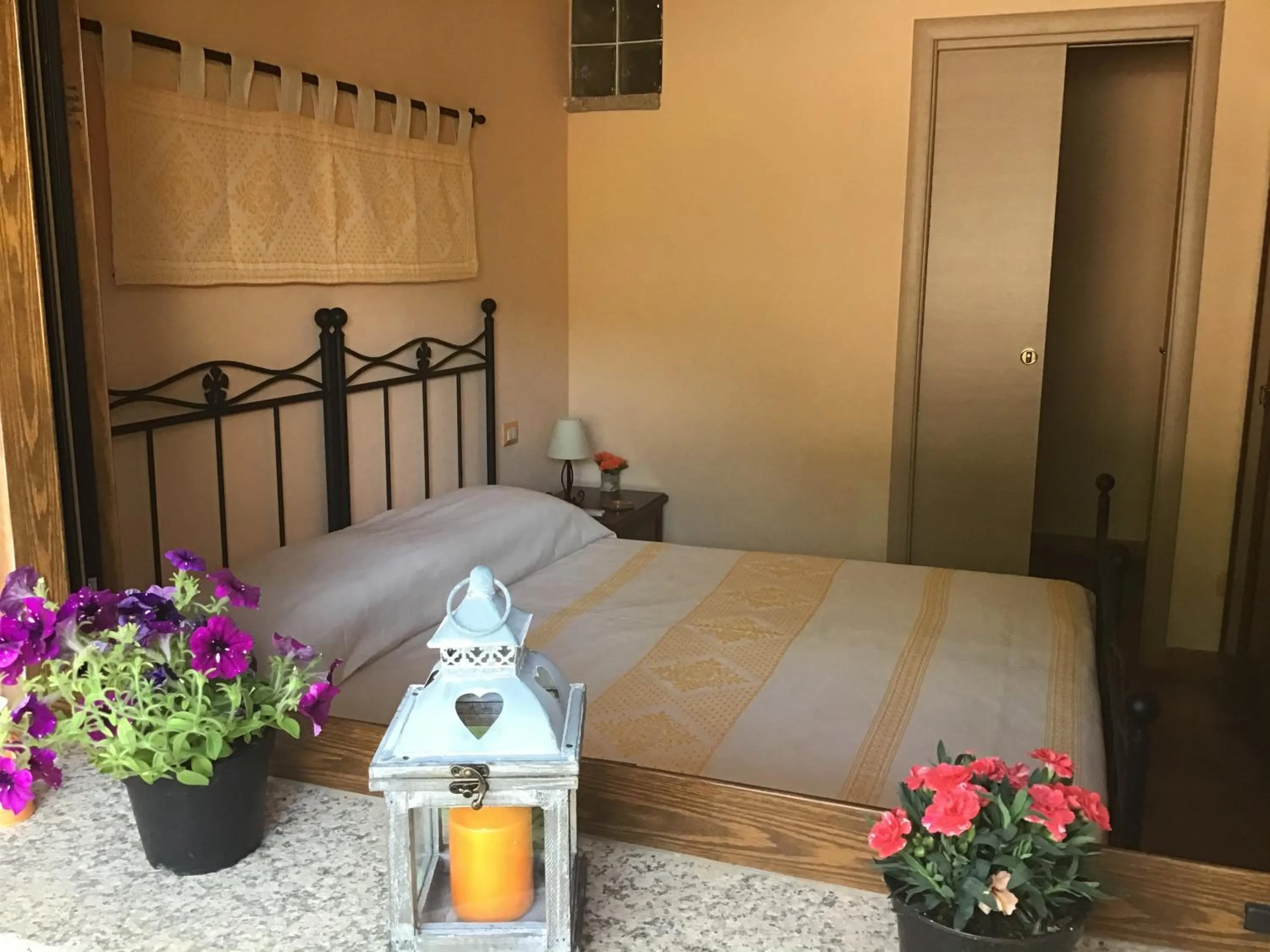 Donna Violante Porto Corallo Affittacamere
