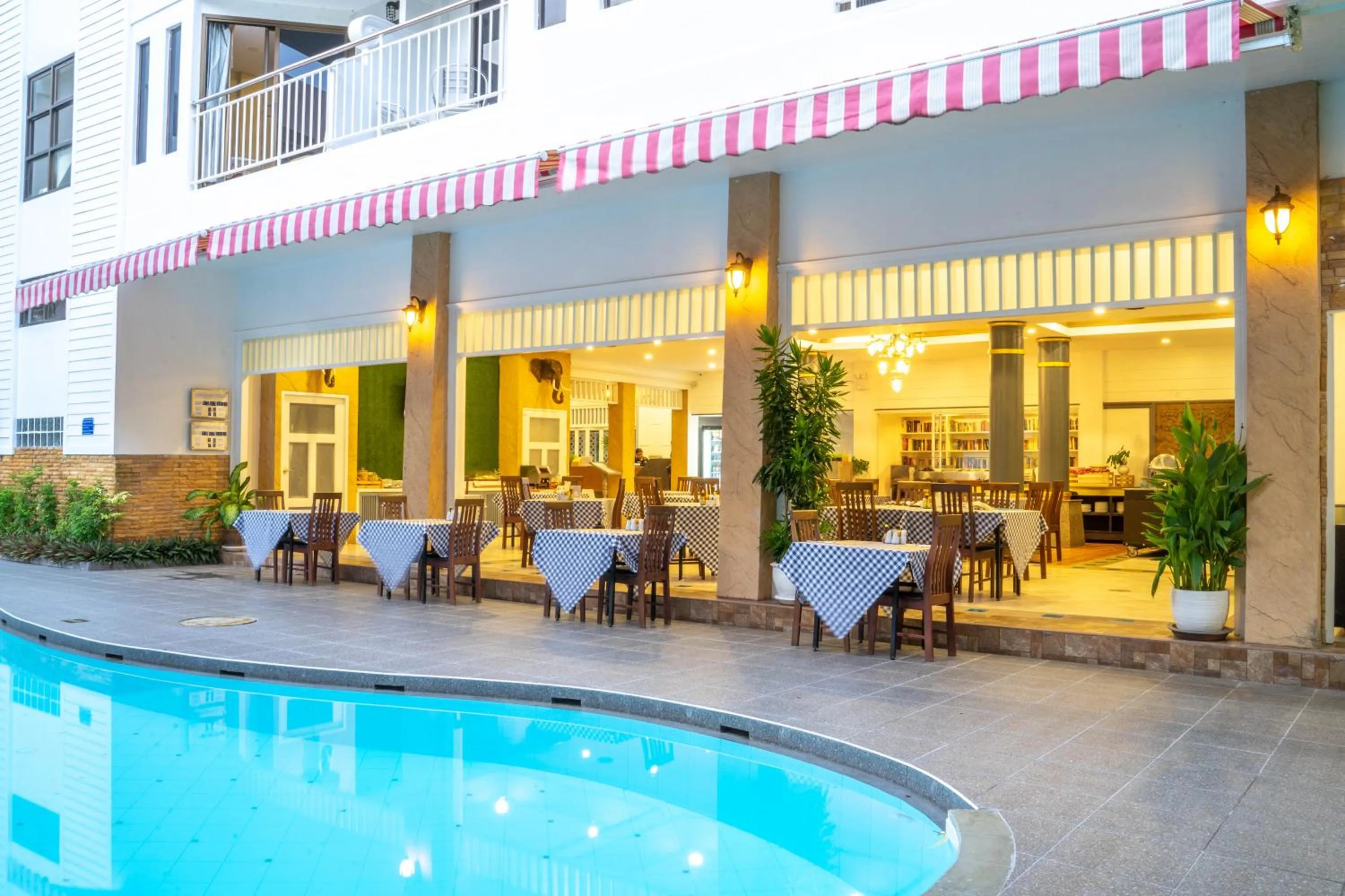 Restaurant/places to eat in La Vintage Resort - Patong, Phuket