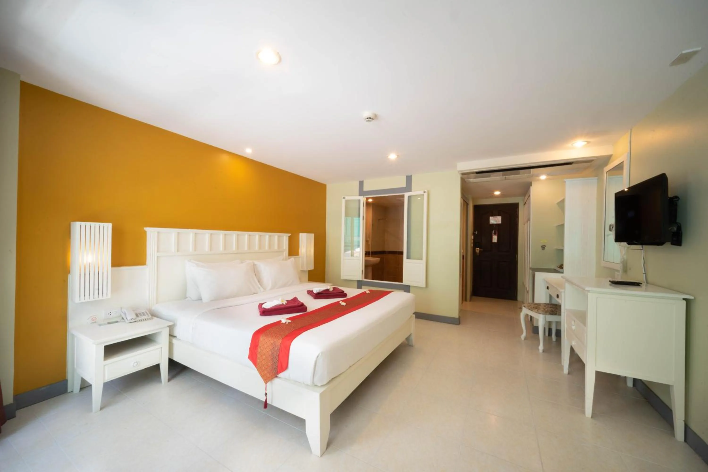 Bed in La Vintage Resort - Patong, Phuket