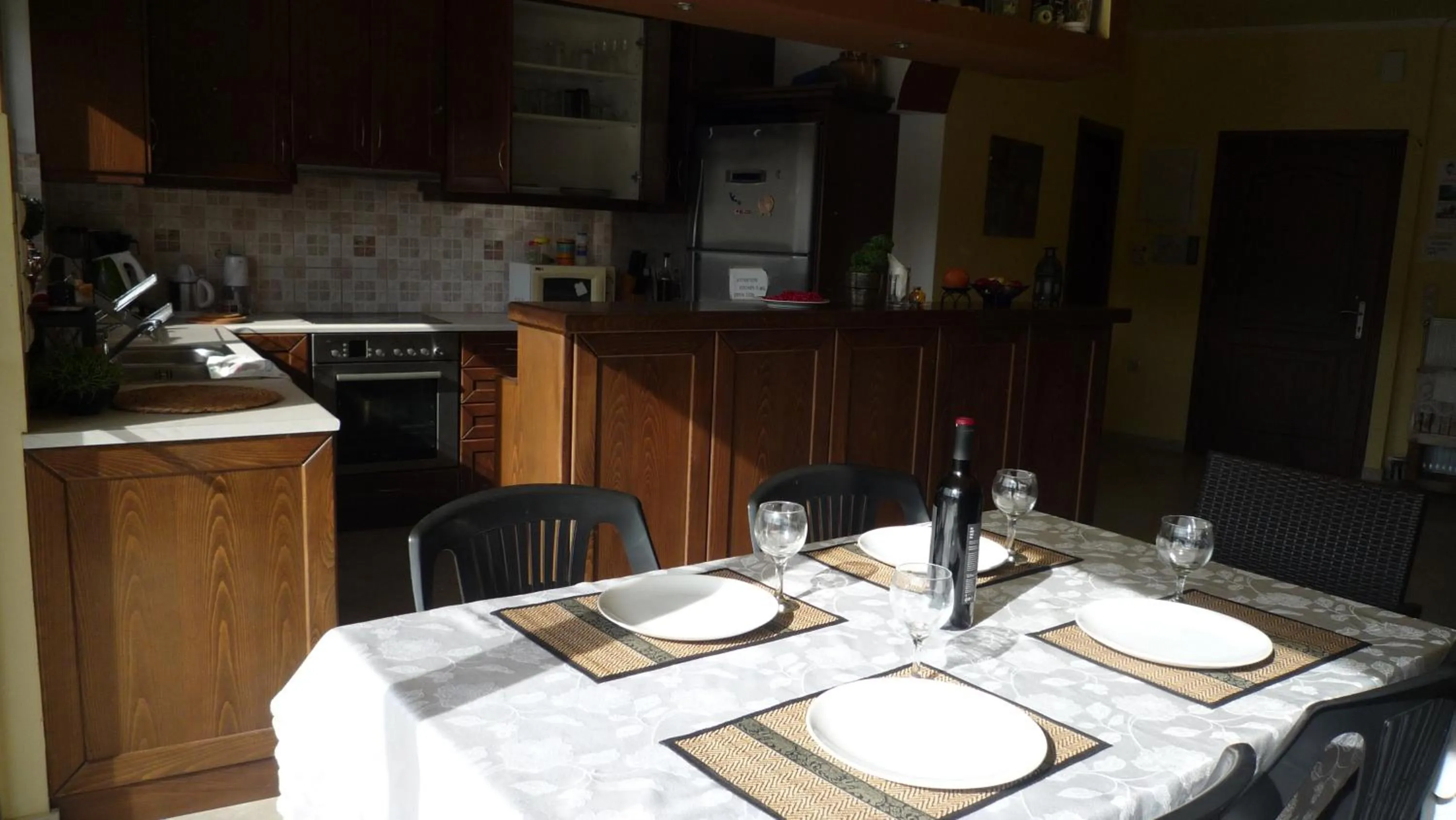 Communal kitchen in Hostel Stylianos Kissamos