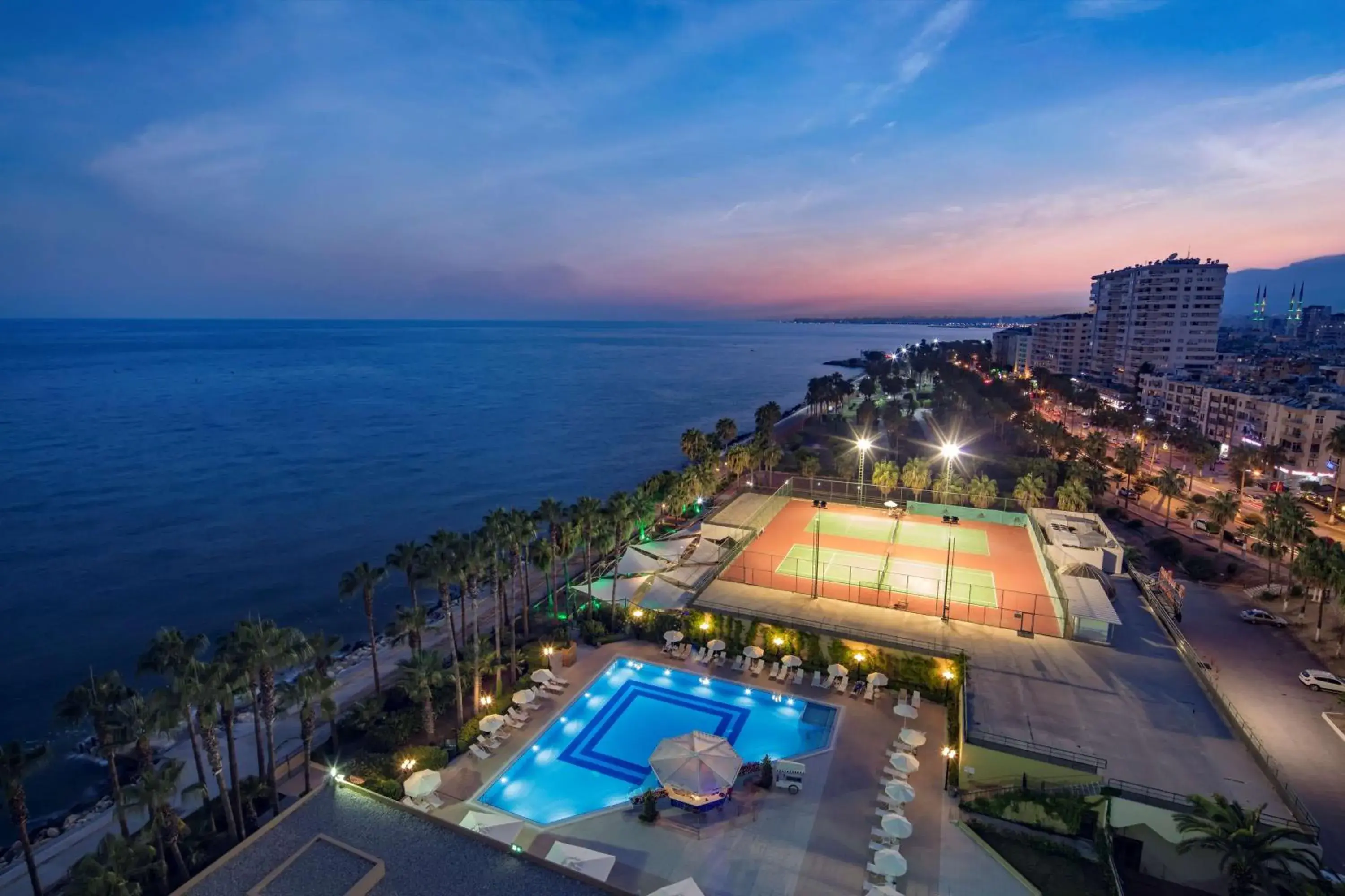 Pool view in Mersin HiltonSA Pool view in Mersin HiltonSA