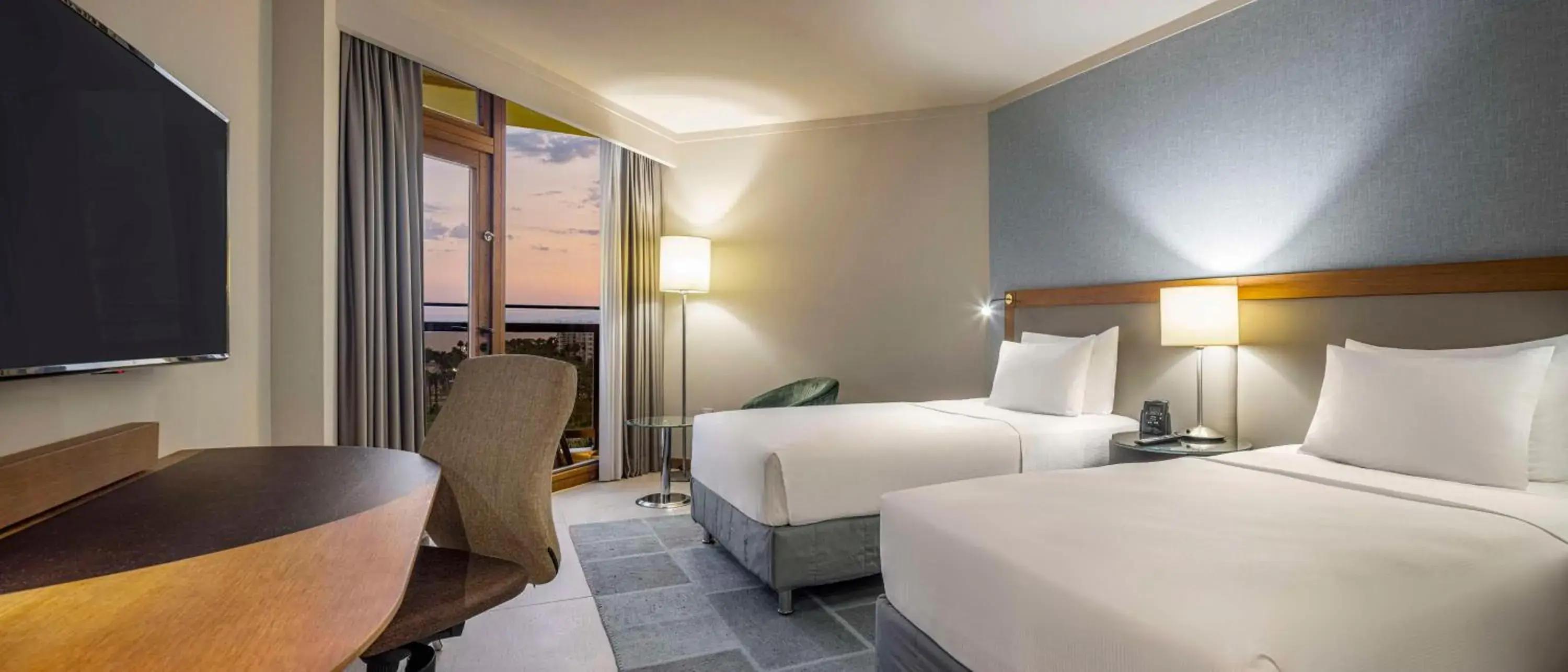 Deluxe Twin Room with Sea View in Mersin HiltonSA Deluxe Twin Room with Sea View in Mersin HiltonSA