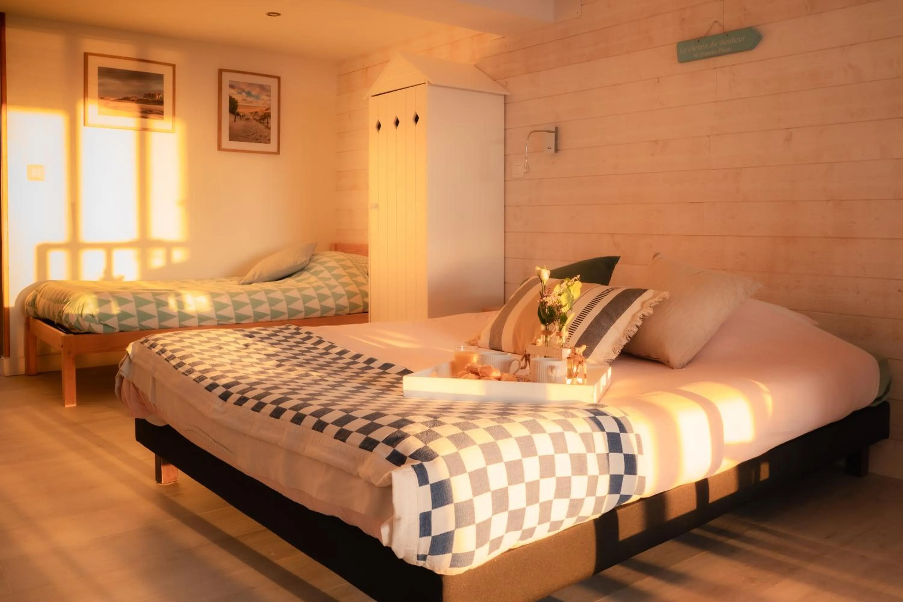 Bed in Les Chambres d'Hôtes de la Mer