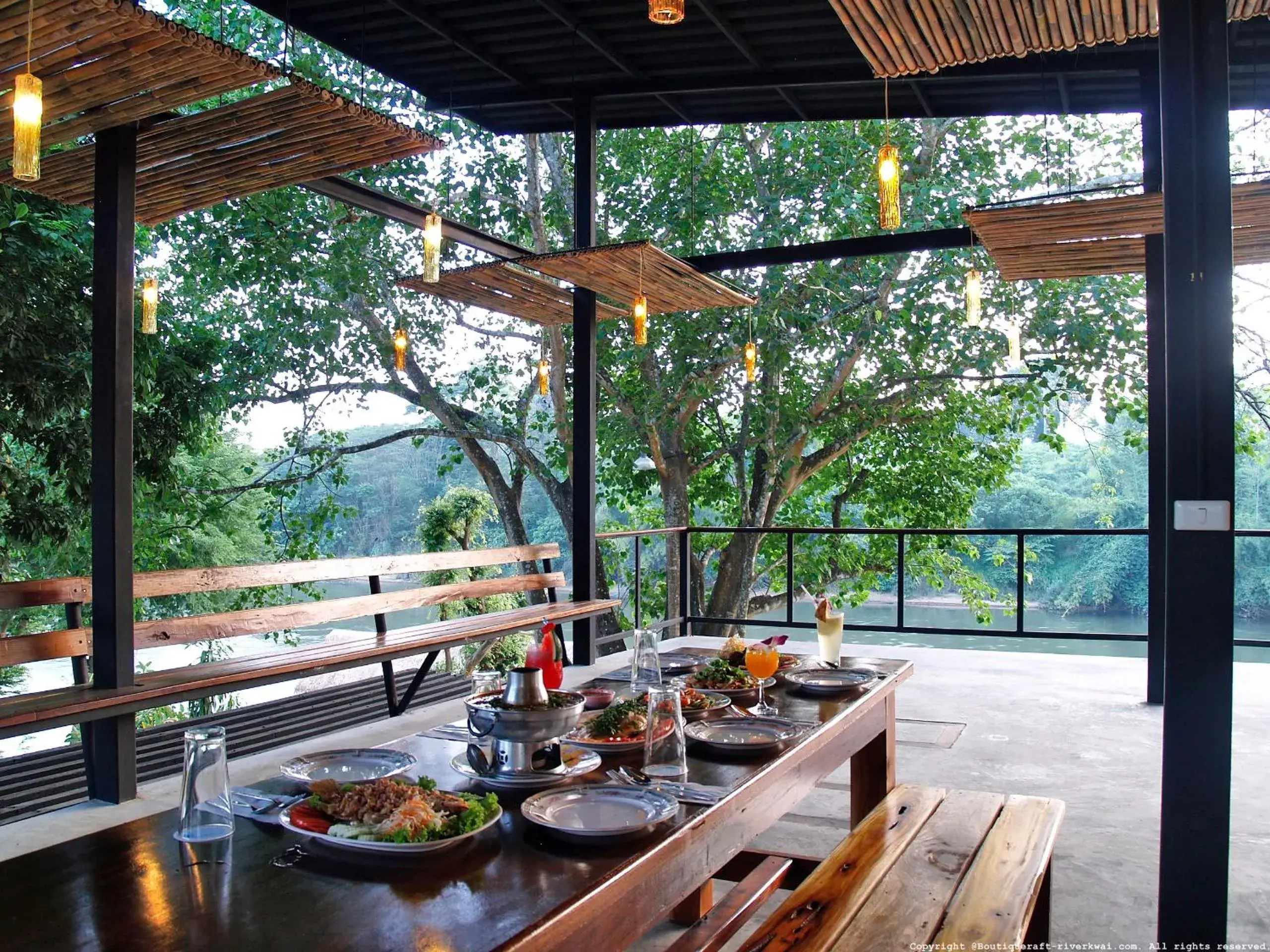 Restaurant/places to eat in Boutique Raft Resort, River Kwai Restaurant/places to eat in Boutique Raft Resort, River Kwai