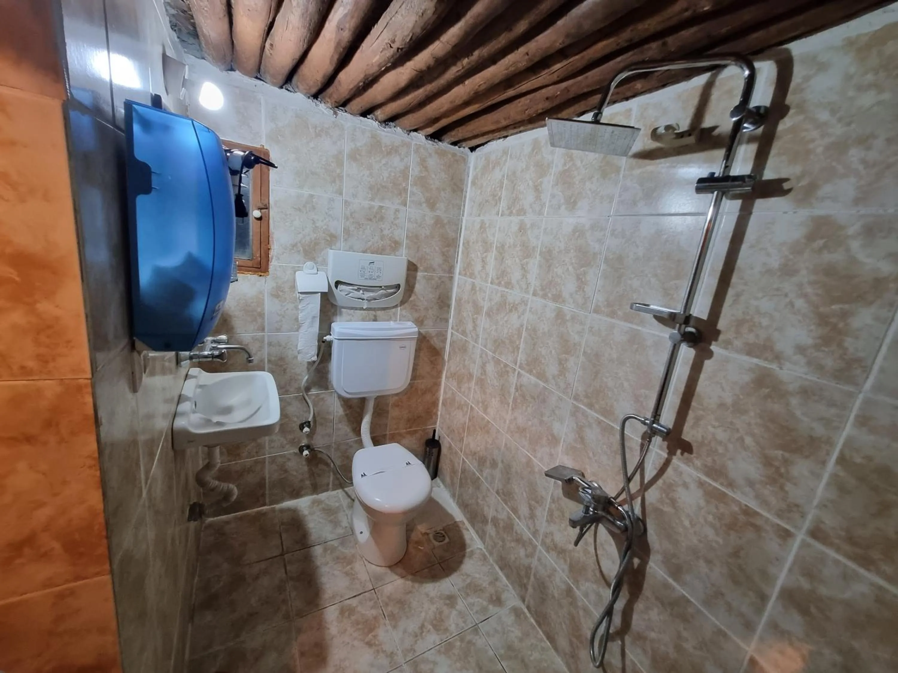 Bathroom in Born Hotel