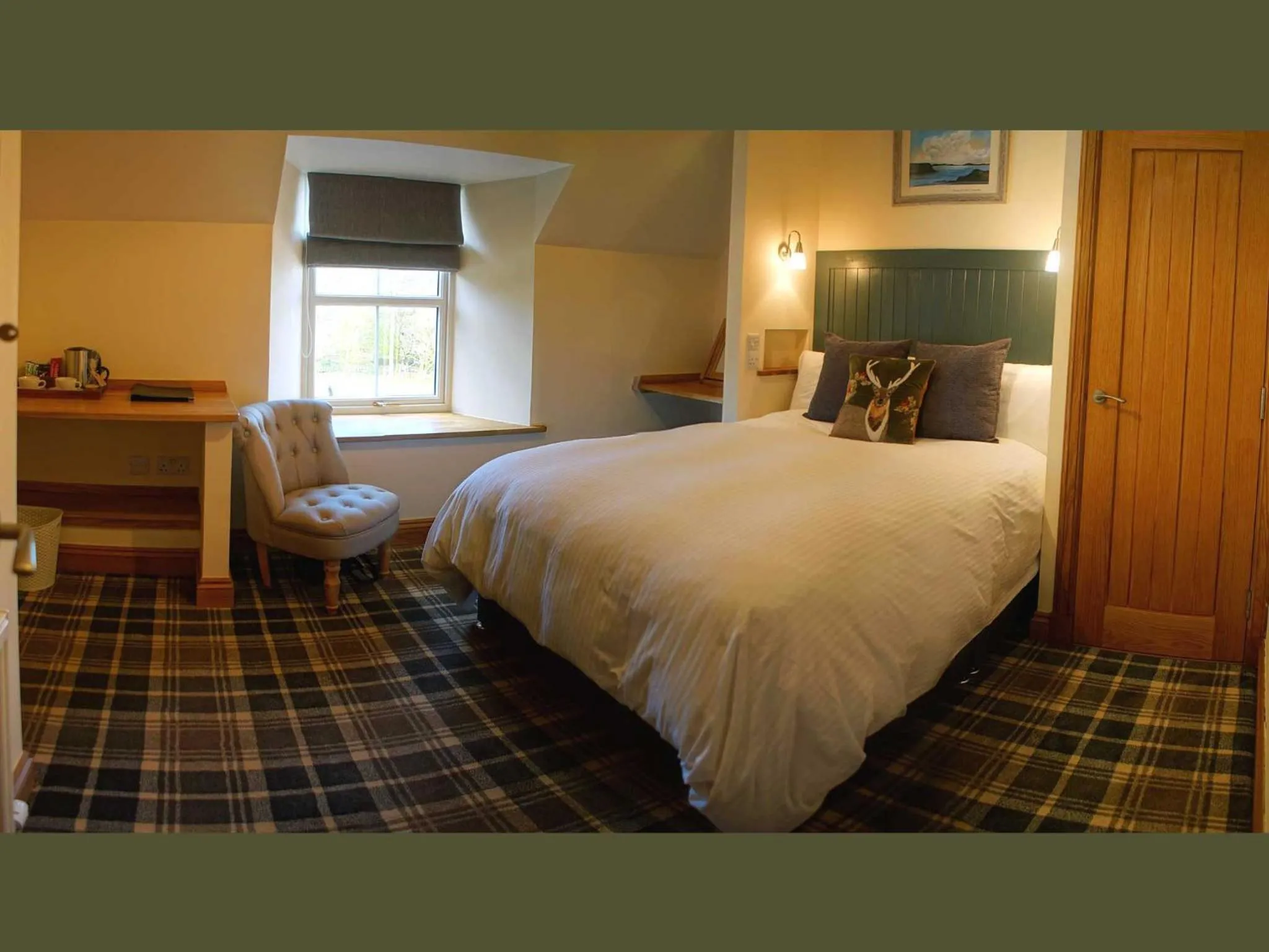 Property building, Bed in Edinbane Inn