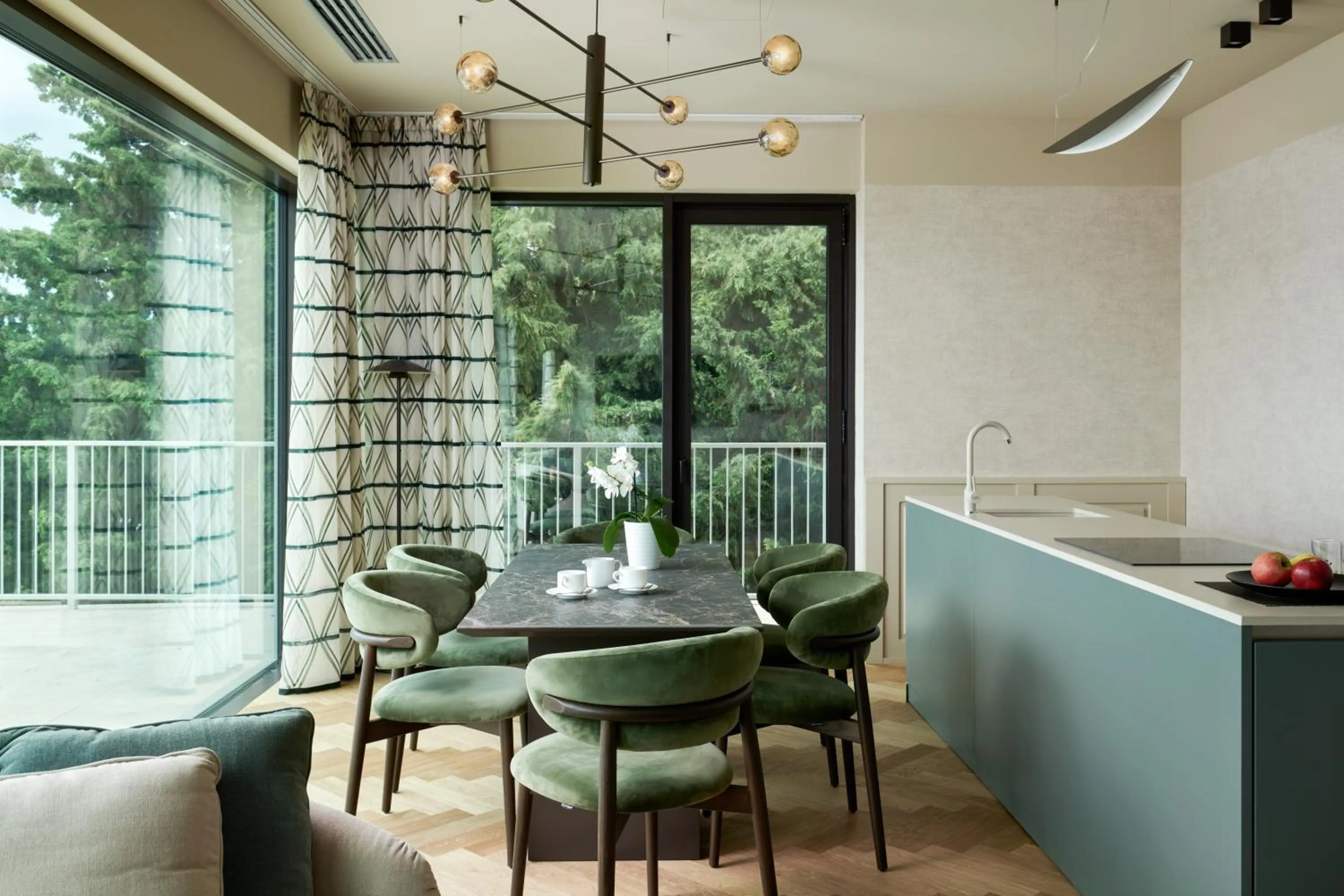 Dining area in Maximilian Suites