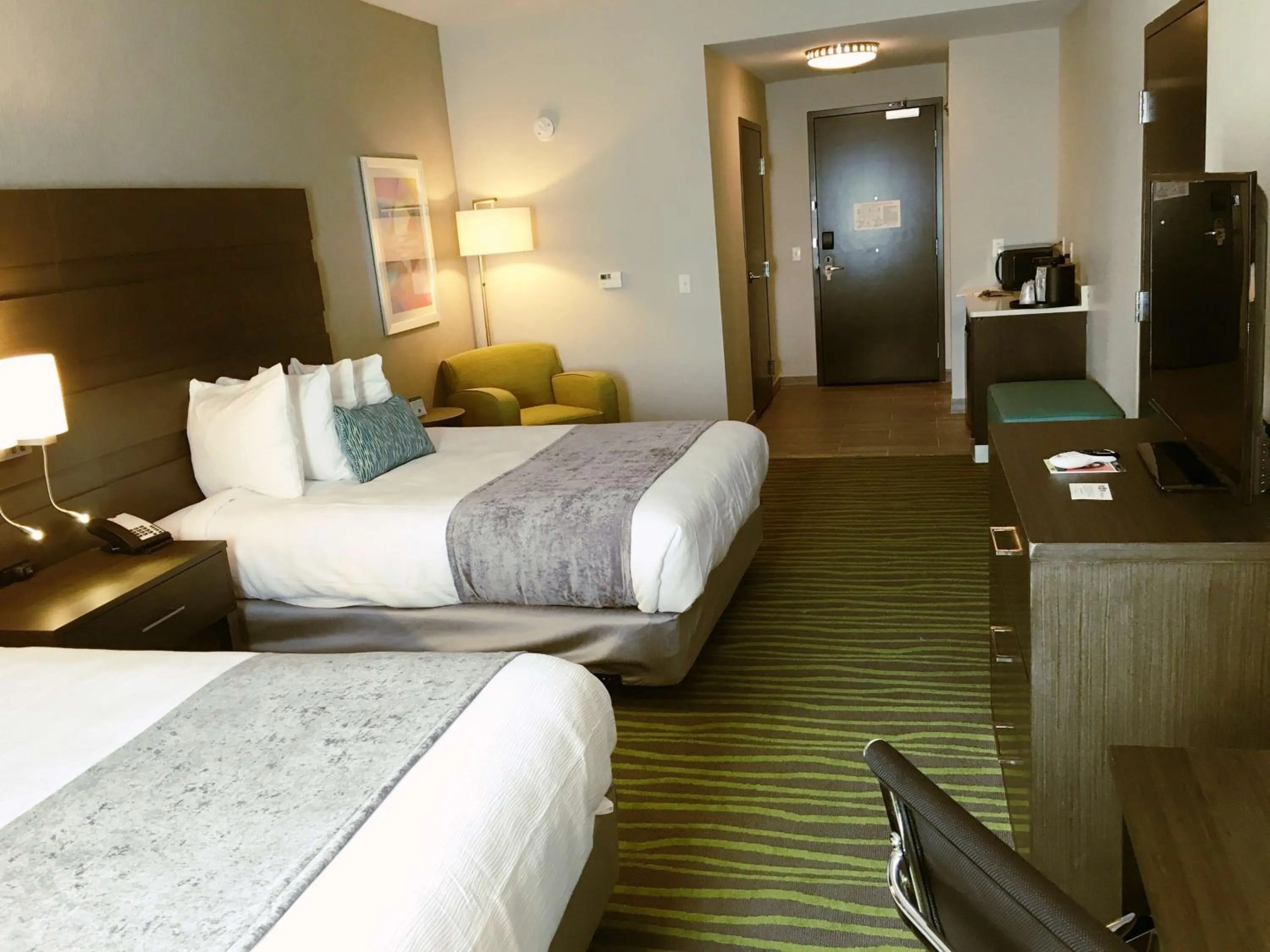 Photo of the whole room, Bed in Best Western Plus Prien Lake Hotel & Suites - Lake Charles