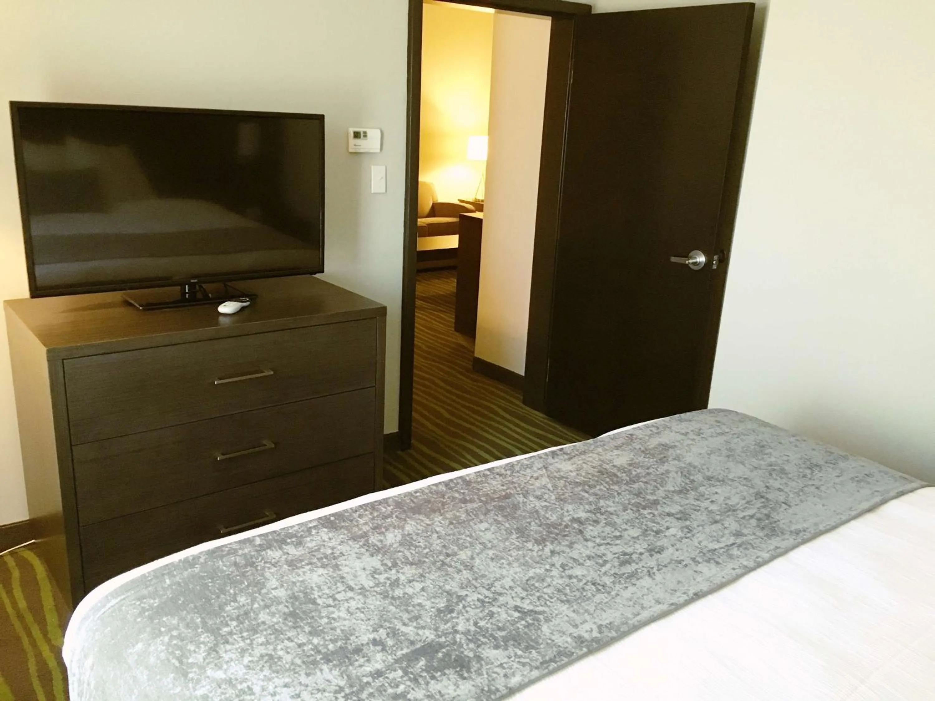 Photo of the whole room, Bed in Best Western Plus Prien Lake Hotel & Suites - Lake Charles