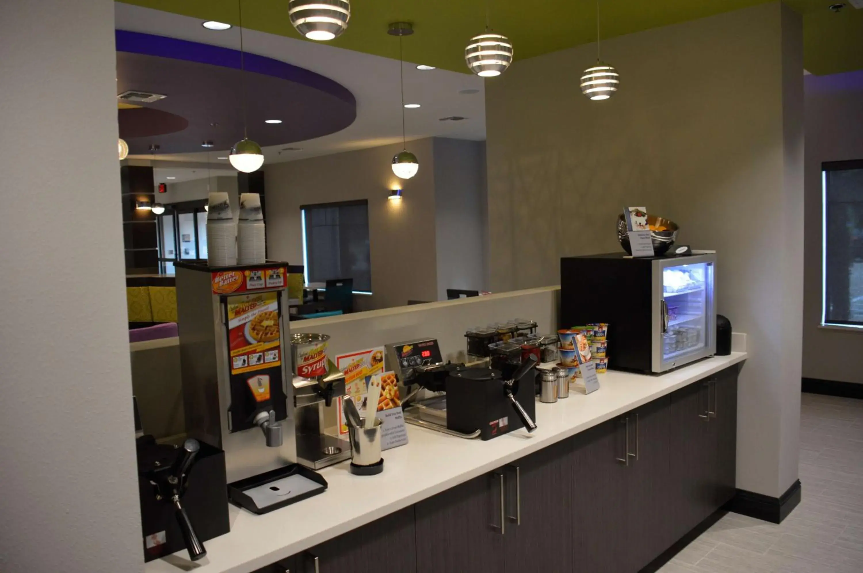 Breakfast in Best Western Plus Prien Lake Hotel & Suites - Lake Charles Breakfast in Best Western Plus Prien Lake Hotel & Suites - Lake Charles