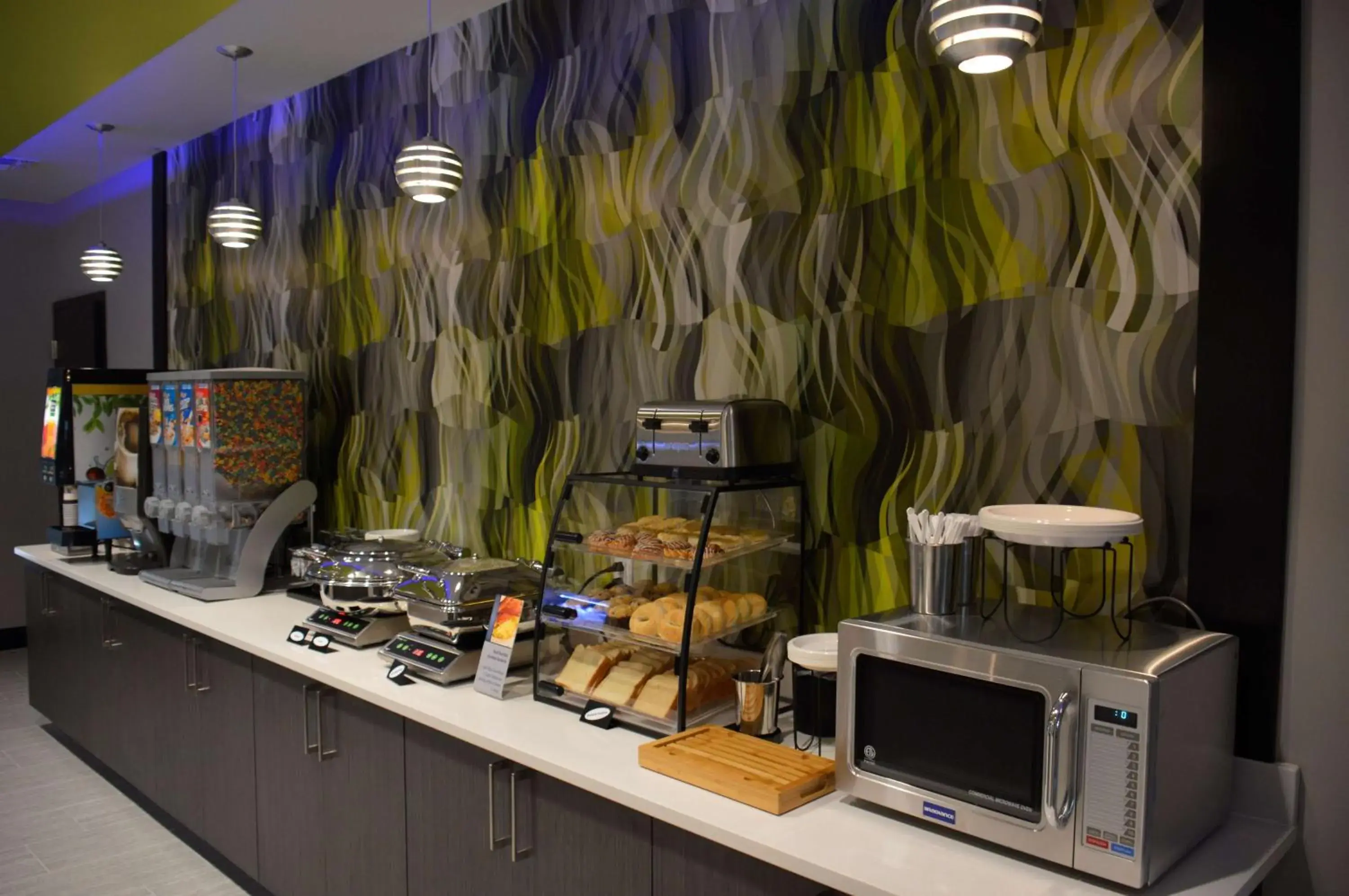 Breakfast in Best Western Plus Prien Lake Hotel & Suites - Lake Charles Breakfast in Best Western Plus Prien Lake Hotel & Suites - Lake Charles