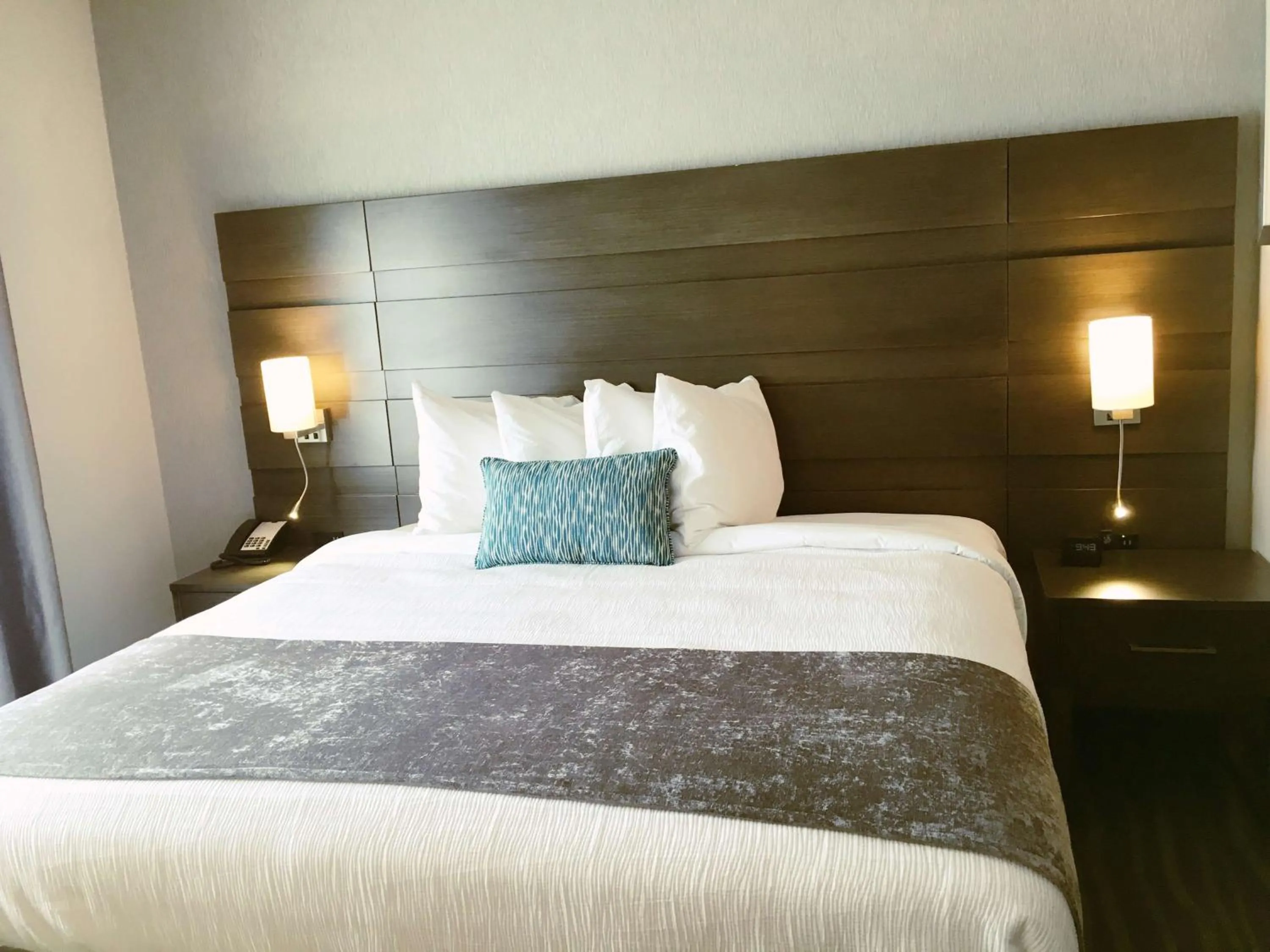 Photo of the whole room, Bed in Best Western Plus Prien Lake Hotel & Suites - Lake Charles