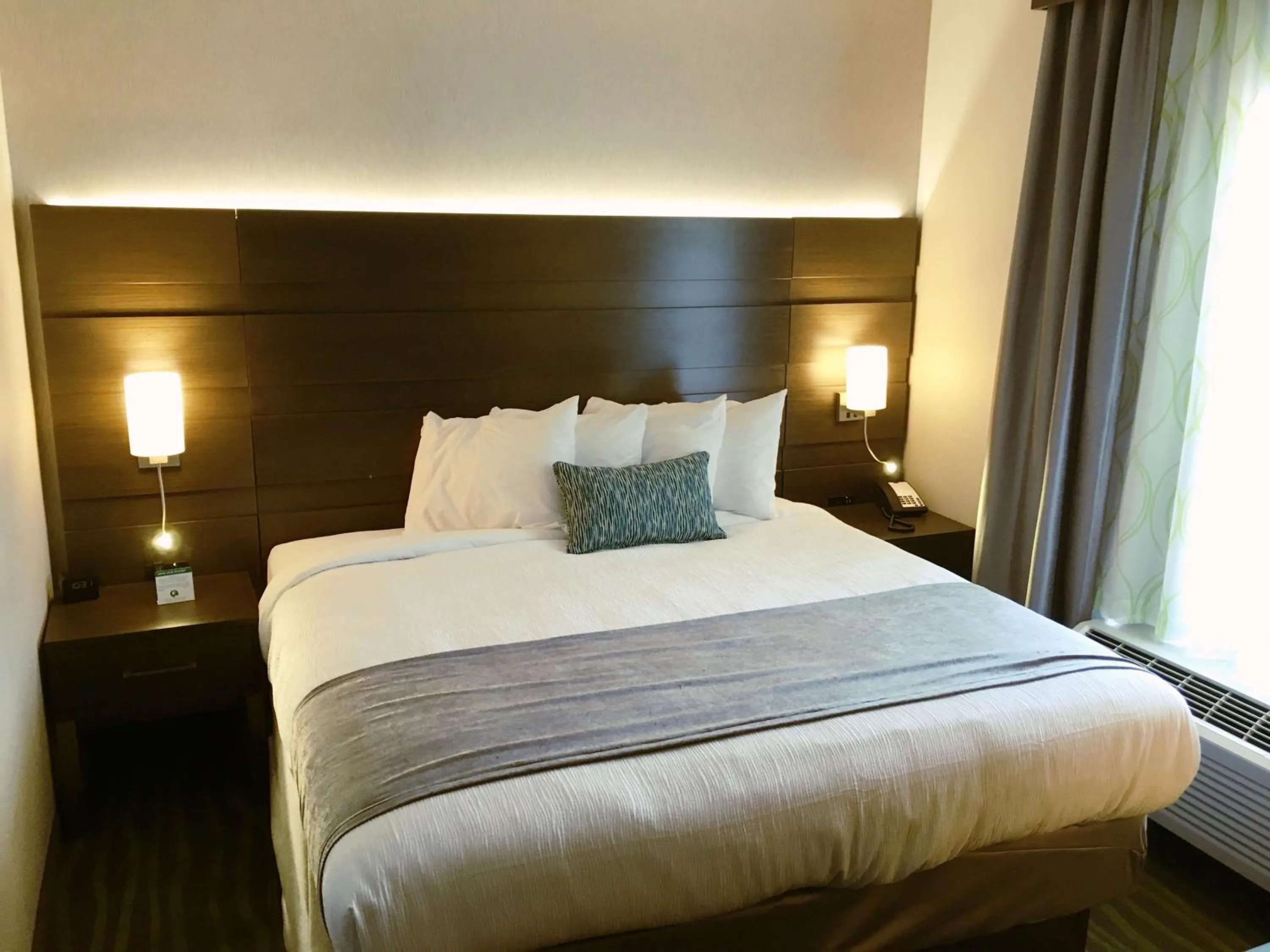 Photo of the whole room, Bed in Best Western Plus Prien Lake Hotel & Suites - Lake Charles