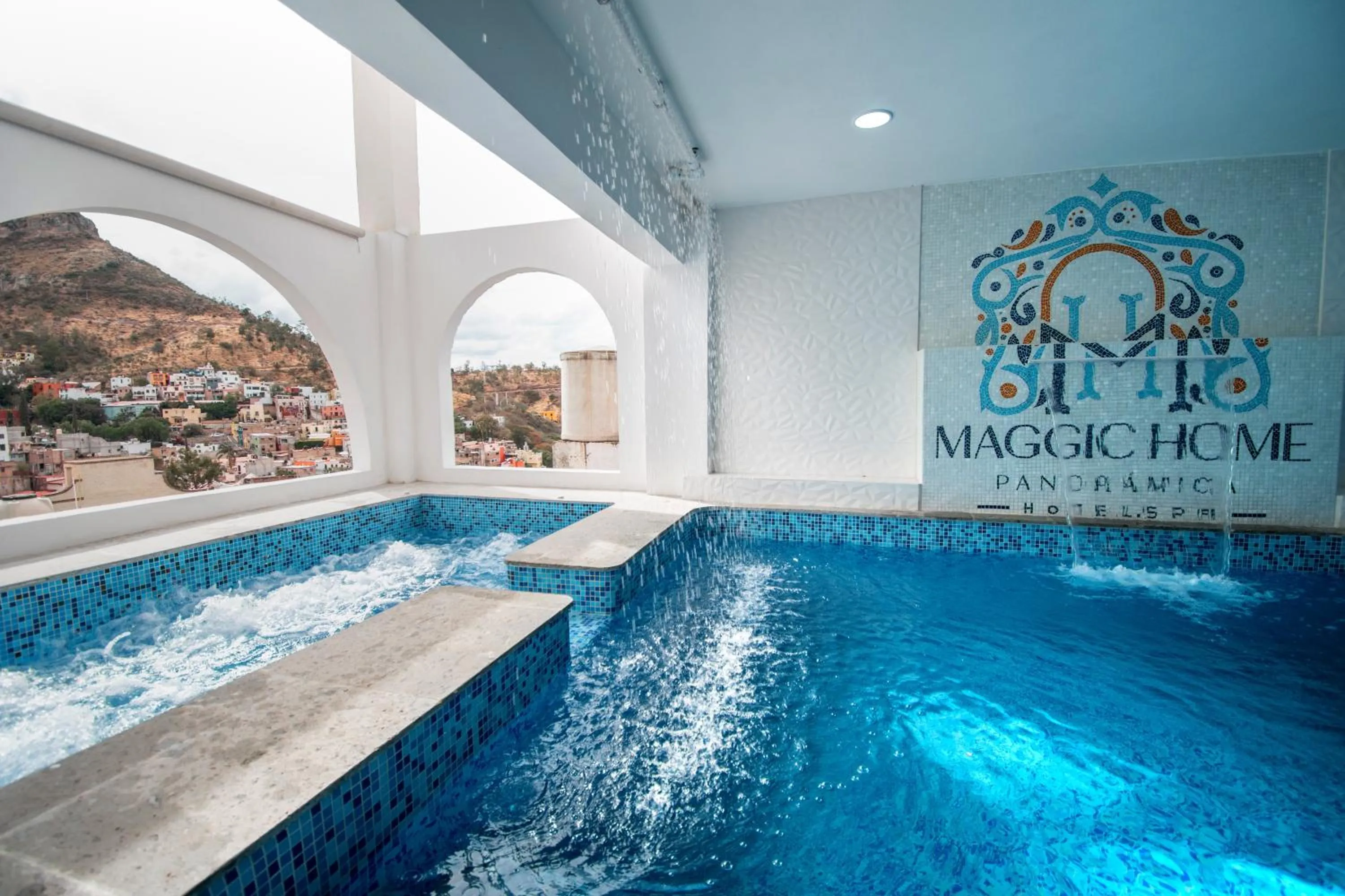 Swimming pool in Hotel Spa Maggic Home Panorámica