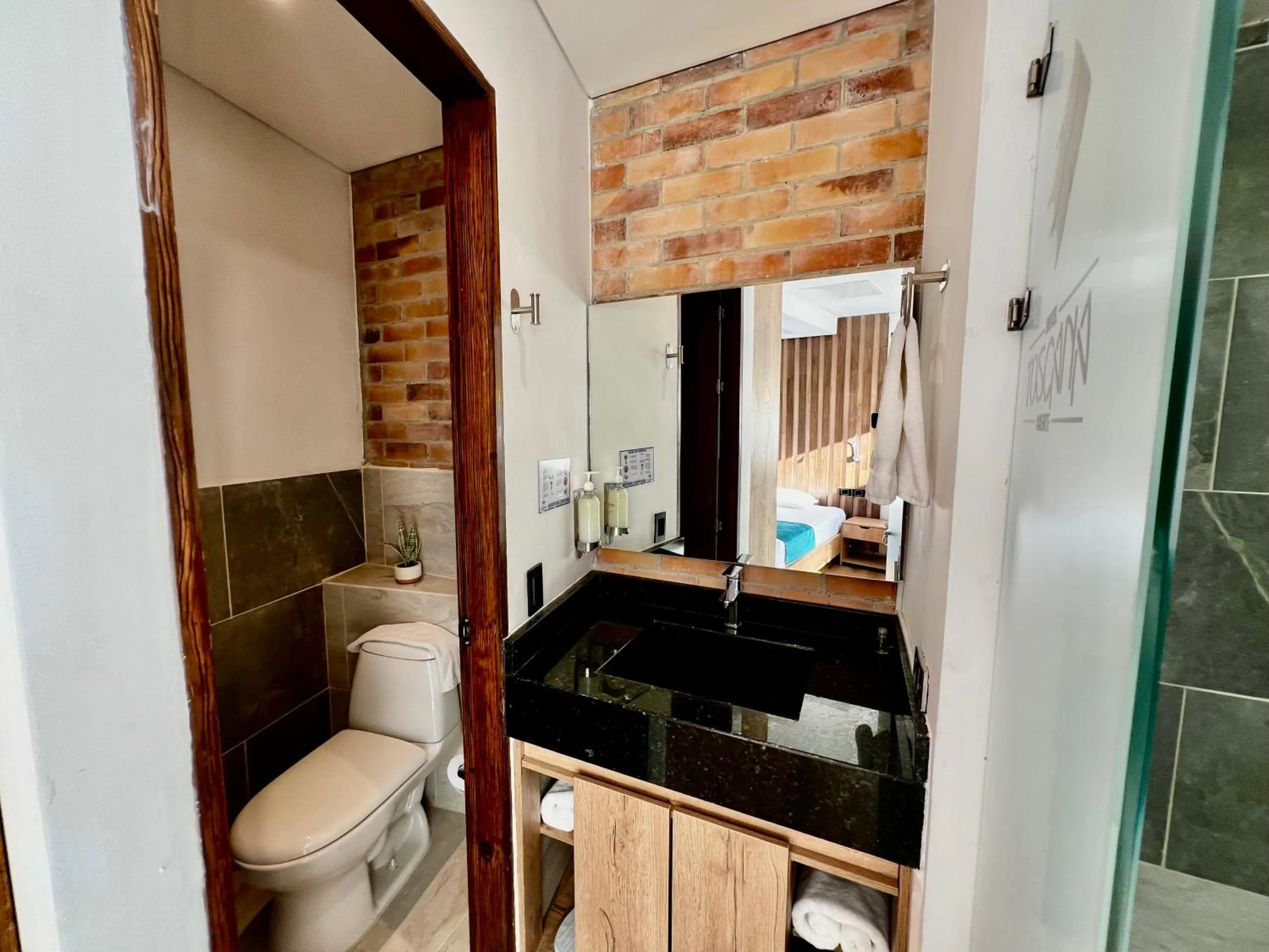 Toilet in Hotel Toscana Oriente
