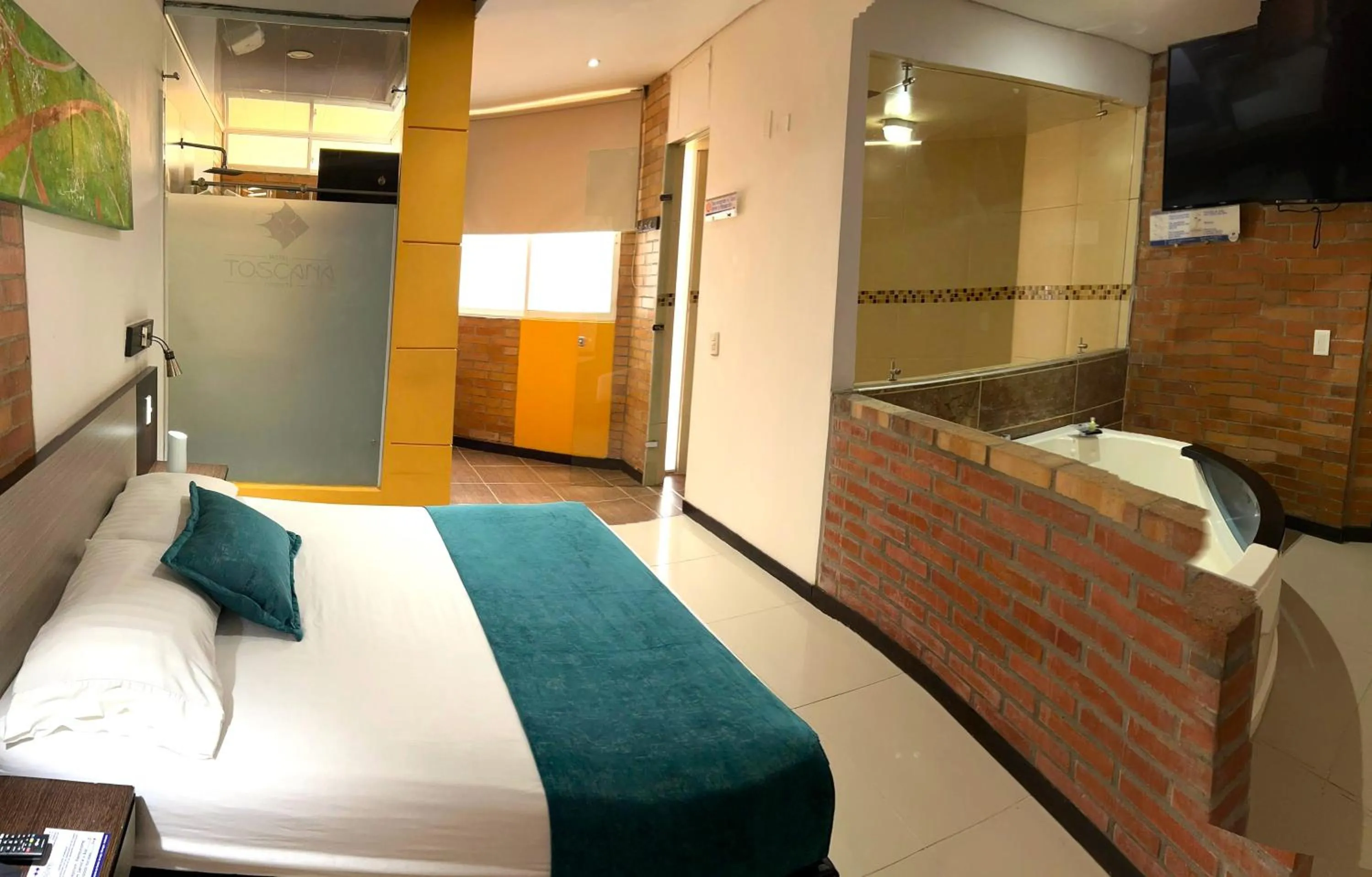Hot Tub, Bed in Hotel Toscana Oriente
