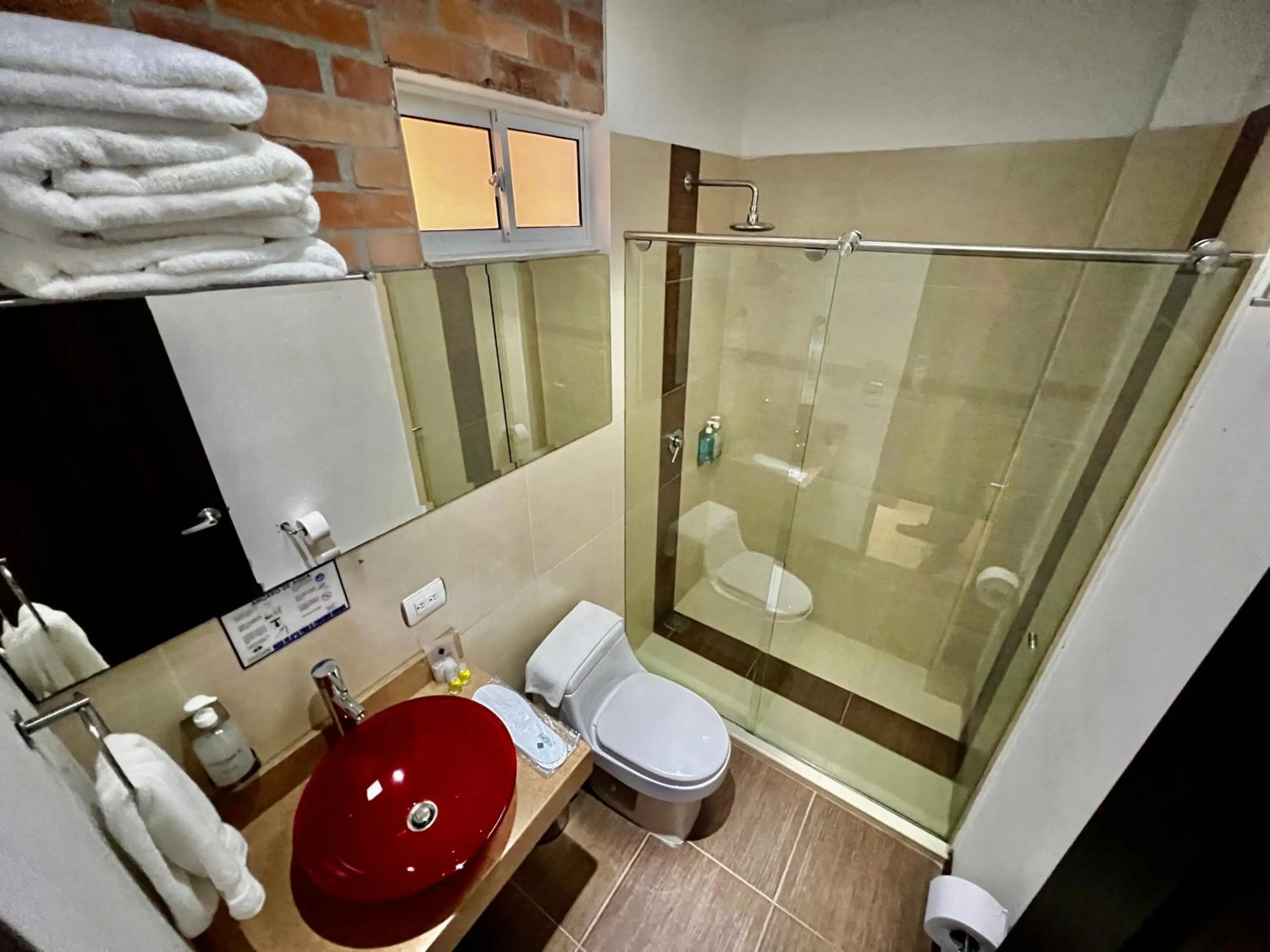 Shower in Hotel Toscana Oriente