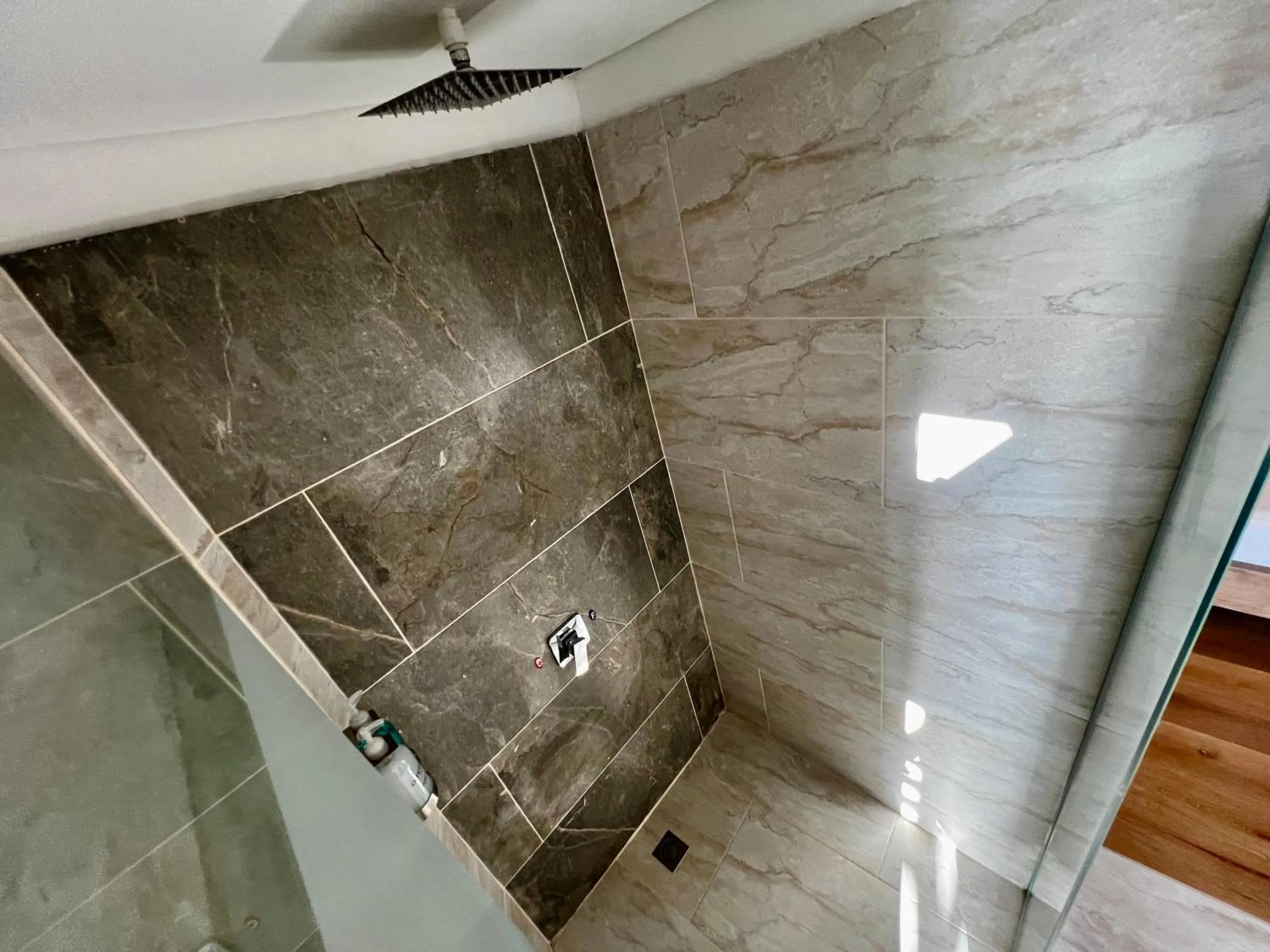 Shower in Hotel Toscana Oriente