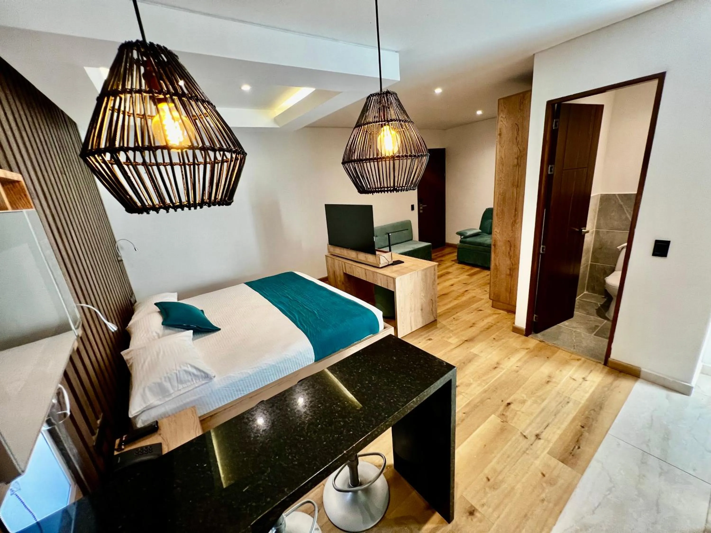 Bathroom, Bed in Hotel Toscana Oriente