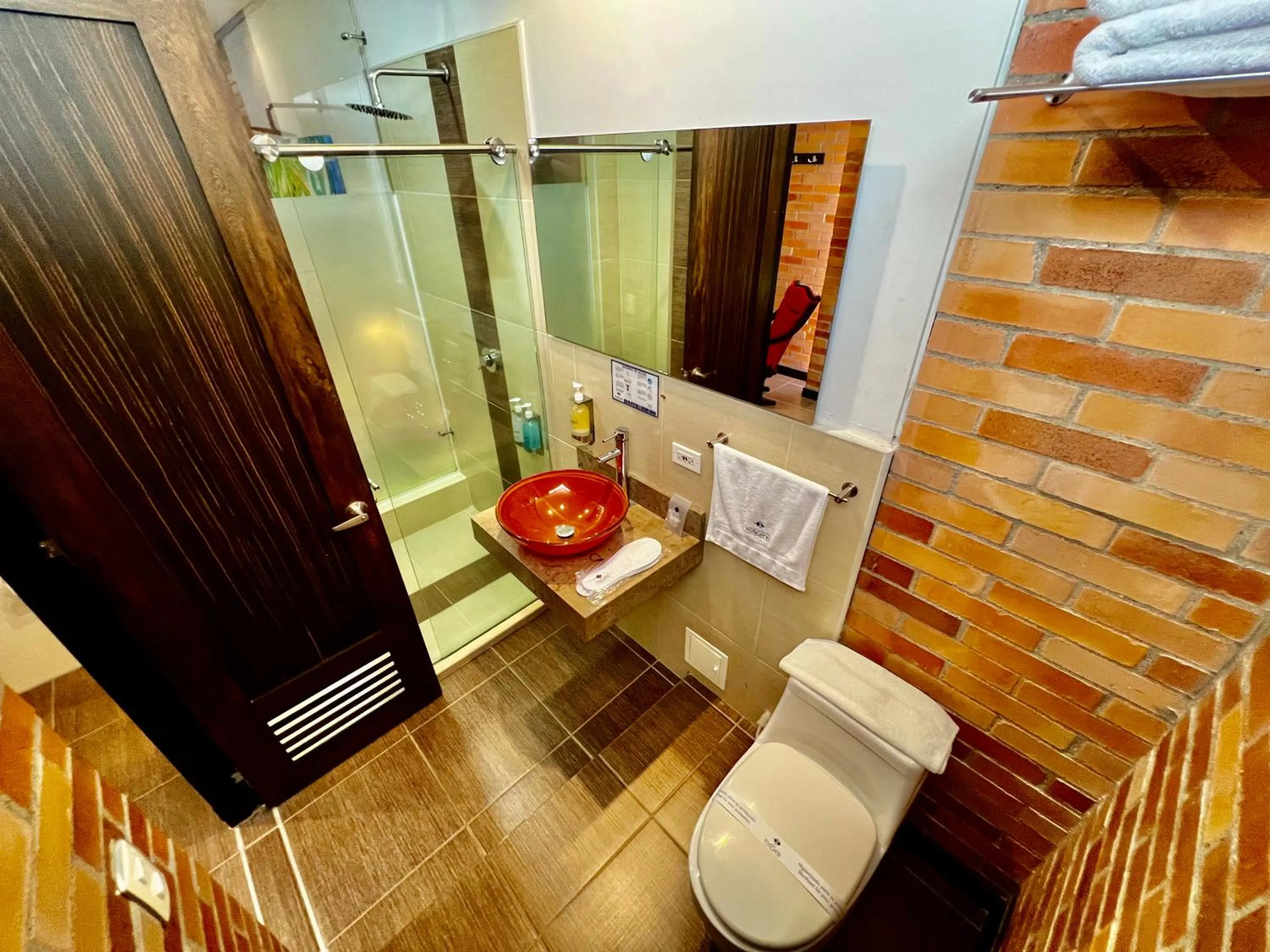 Shower in Hotel Toscana Oriente