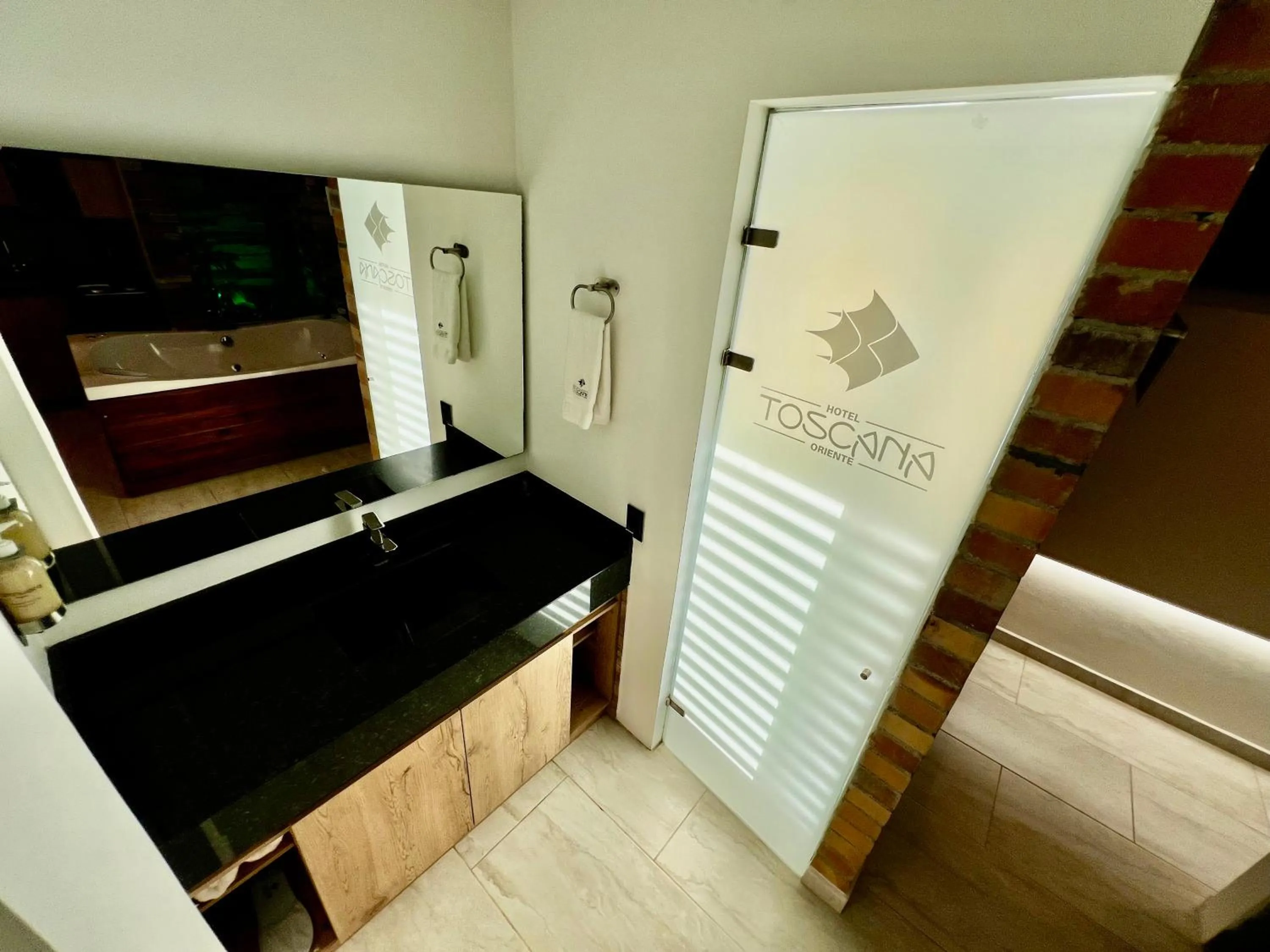 Bathroom in Hotel Toscana Oriente