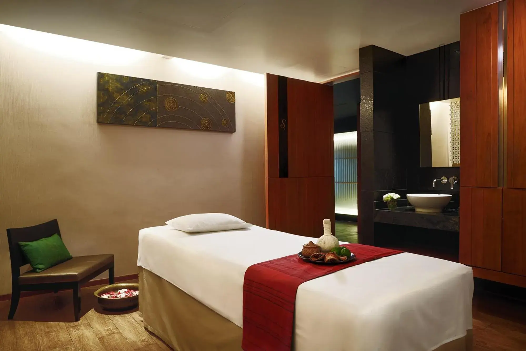 Massage, Bed in JC Kevin Sathorn Bangkok Hotel Massage, Bed in JC Kevin Sathorn Bangkok Hotel