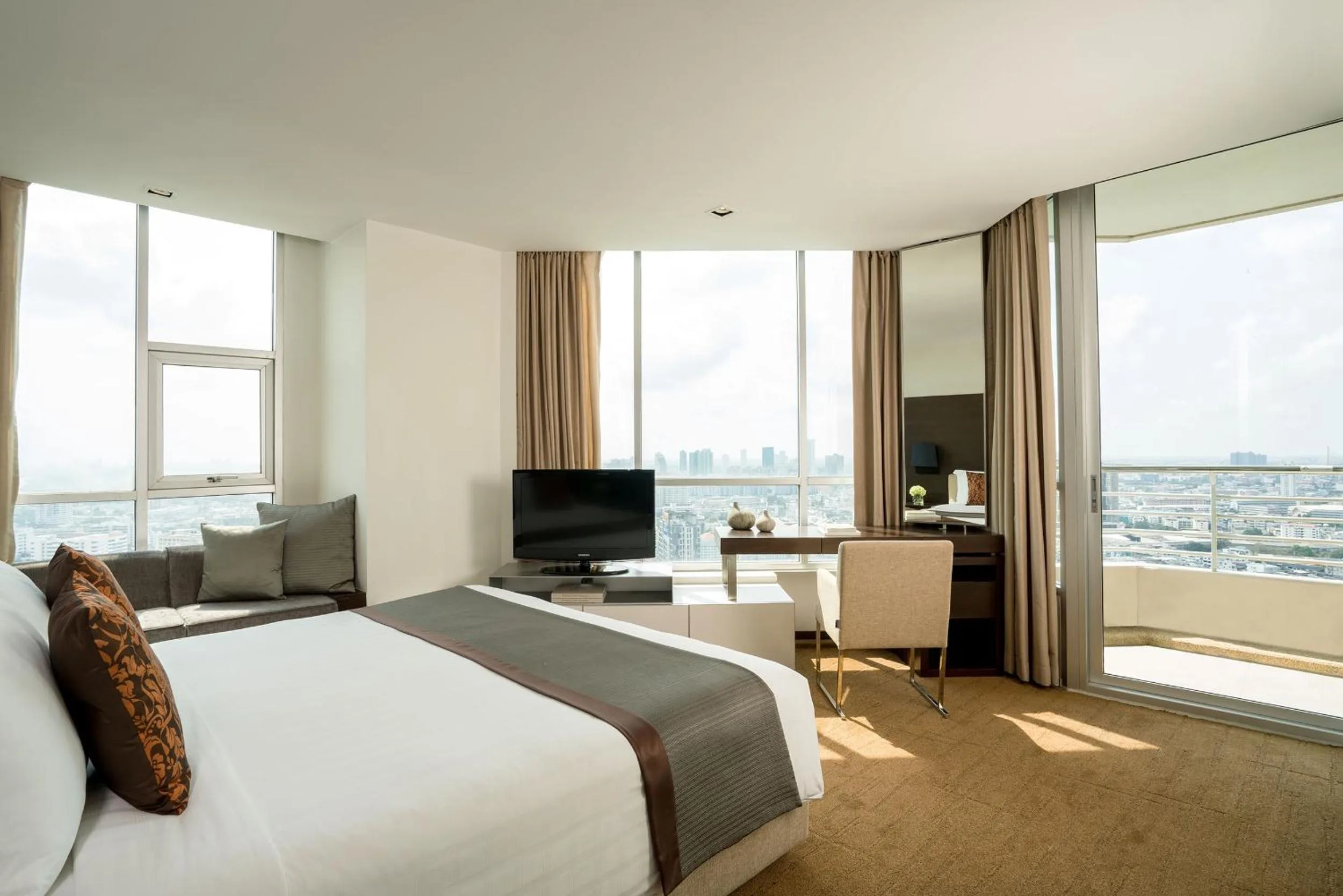 Bedroom, Bed in JC Kevin Sathorn Bangkok Hotel