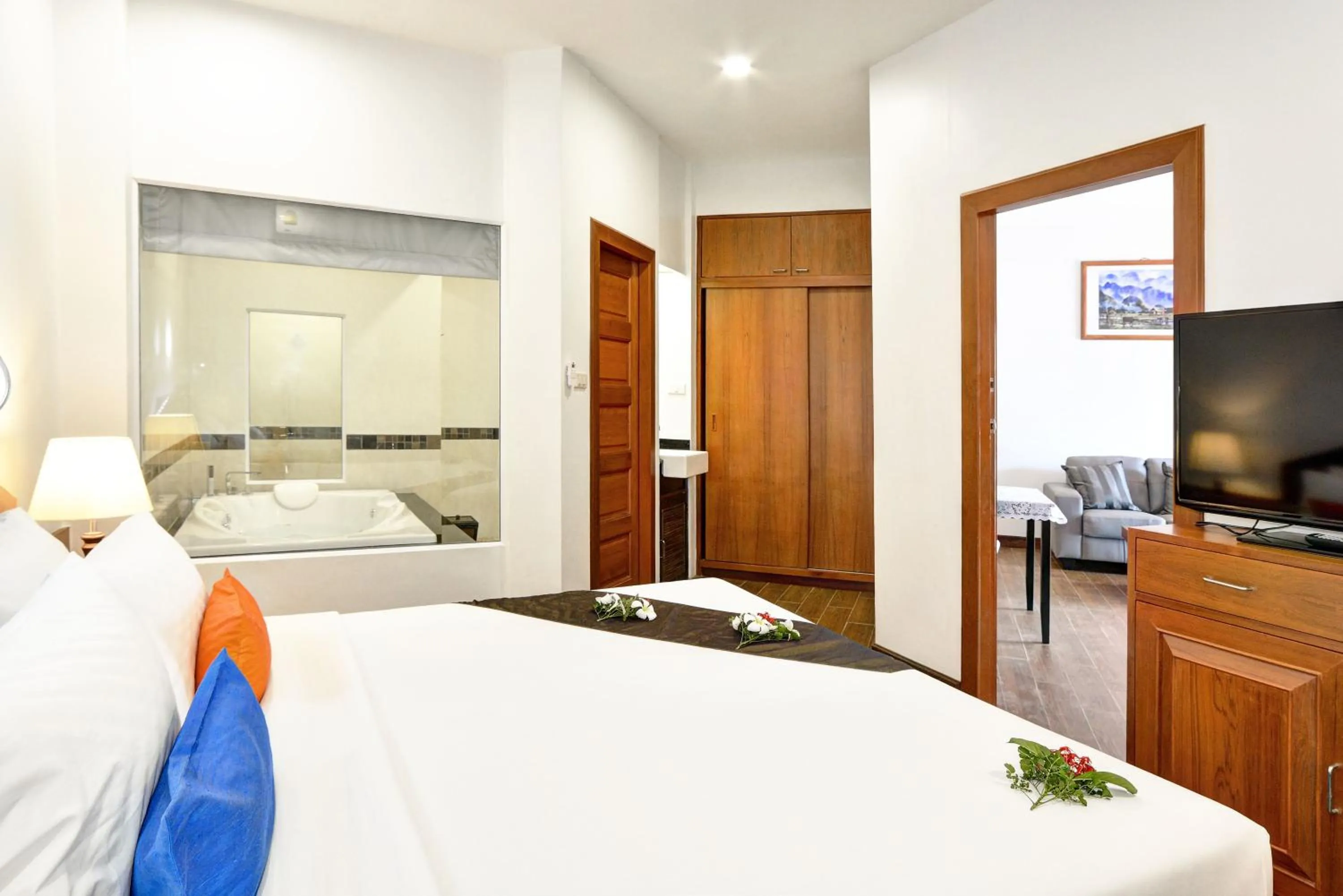 Bedroom, Bed in Aloha Resort