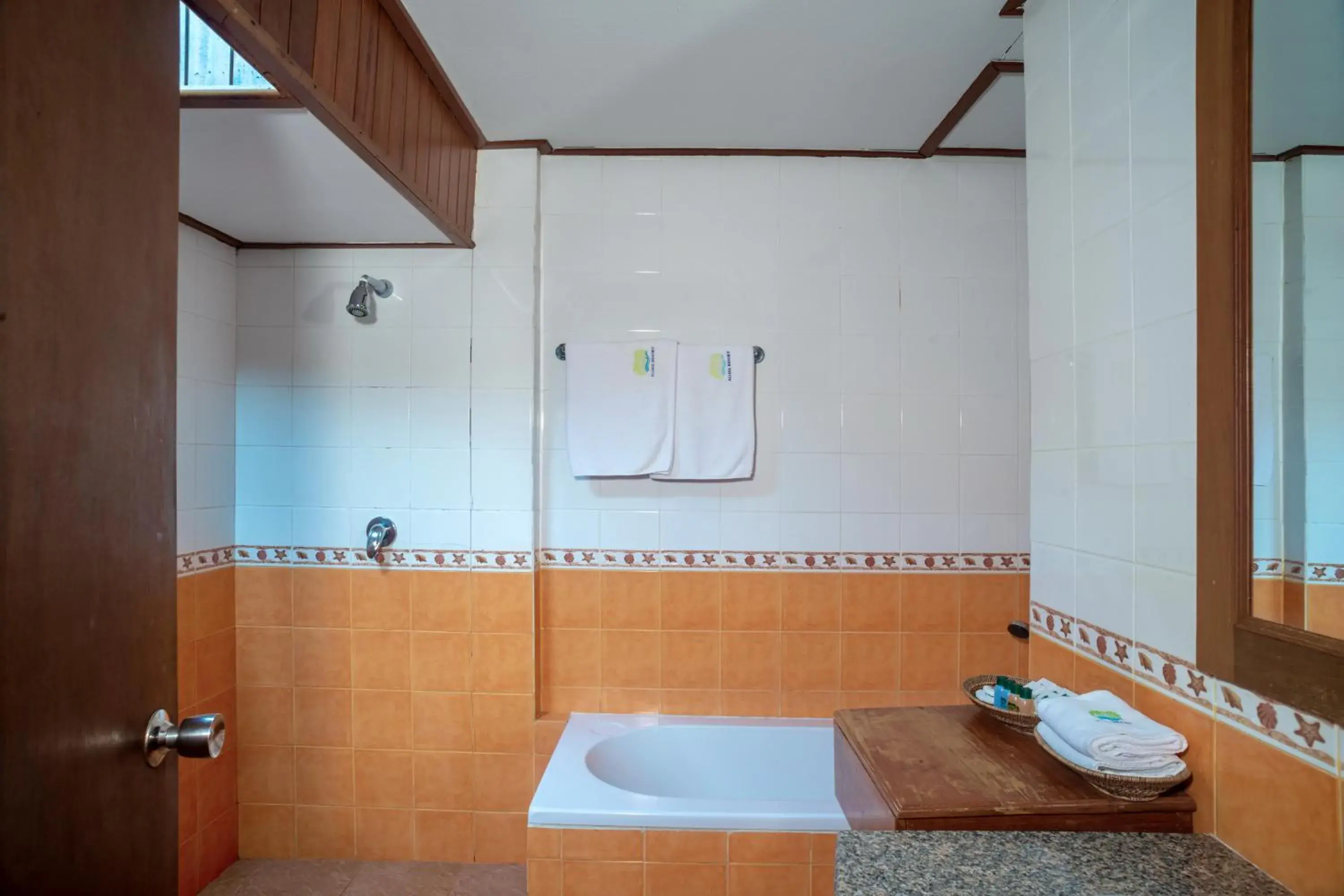 Bathroom in Aloha Resort Bathroom in Aloha Resort