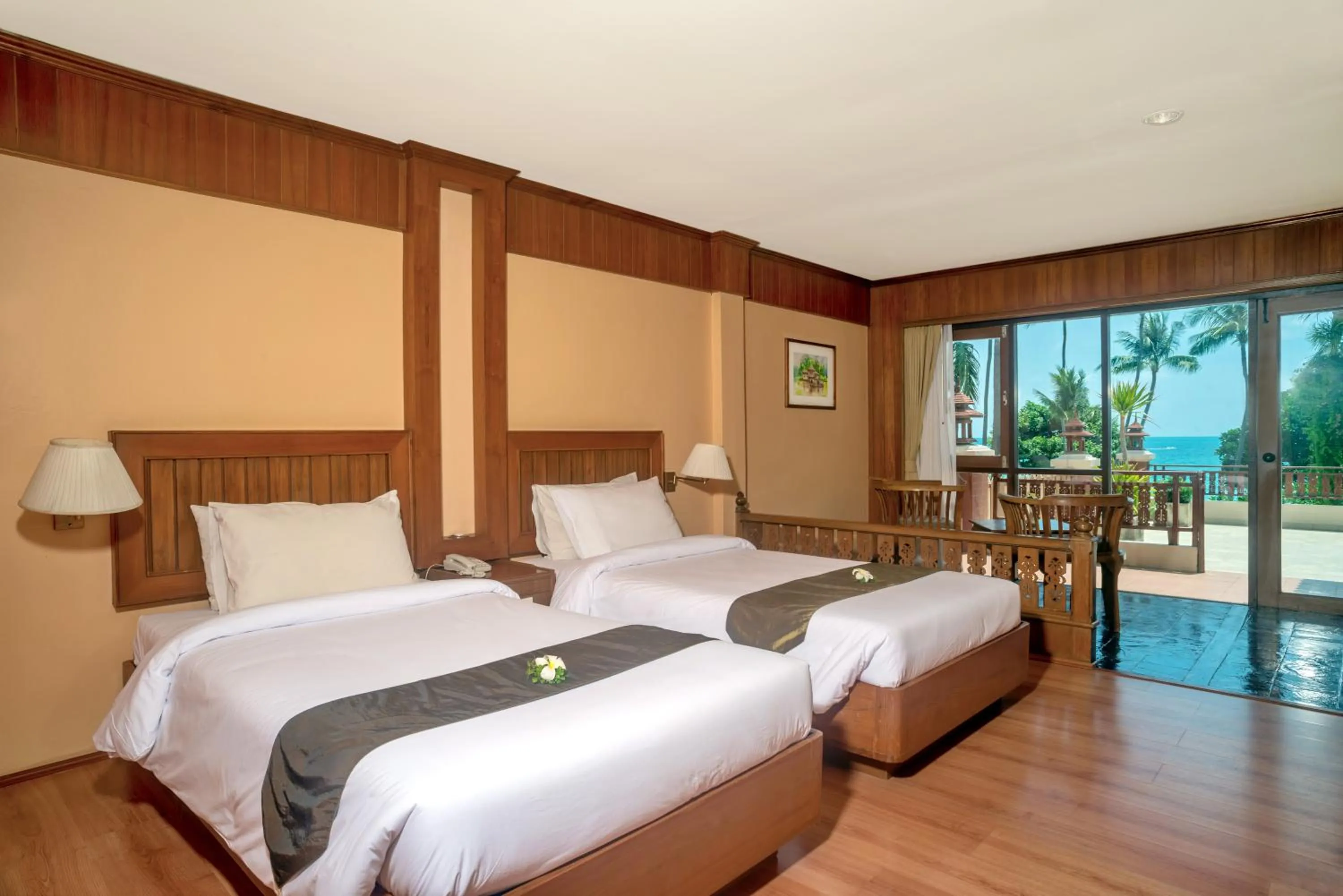 Balcony/Terrace, Bed in Aloha Resort