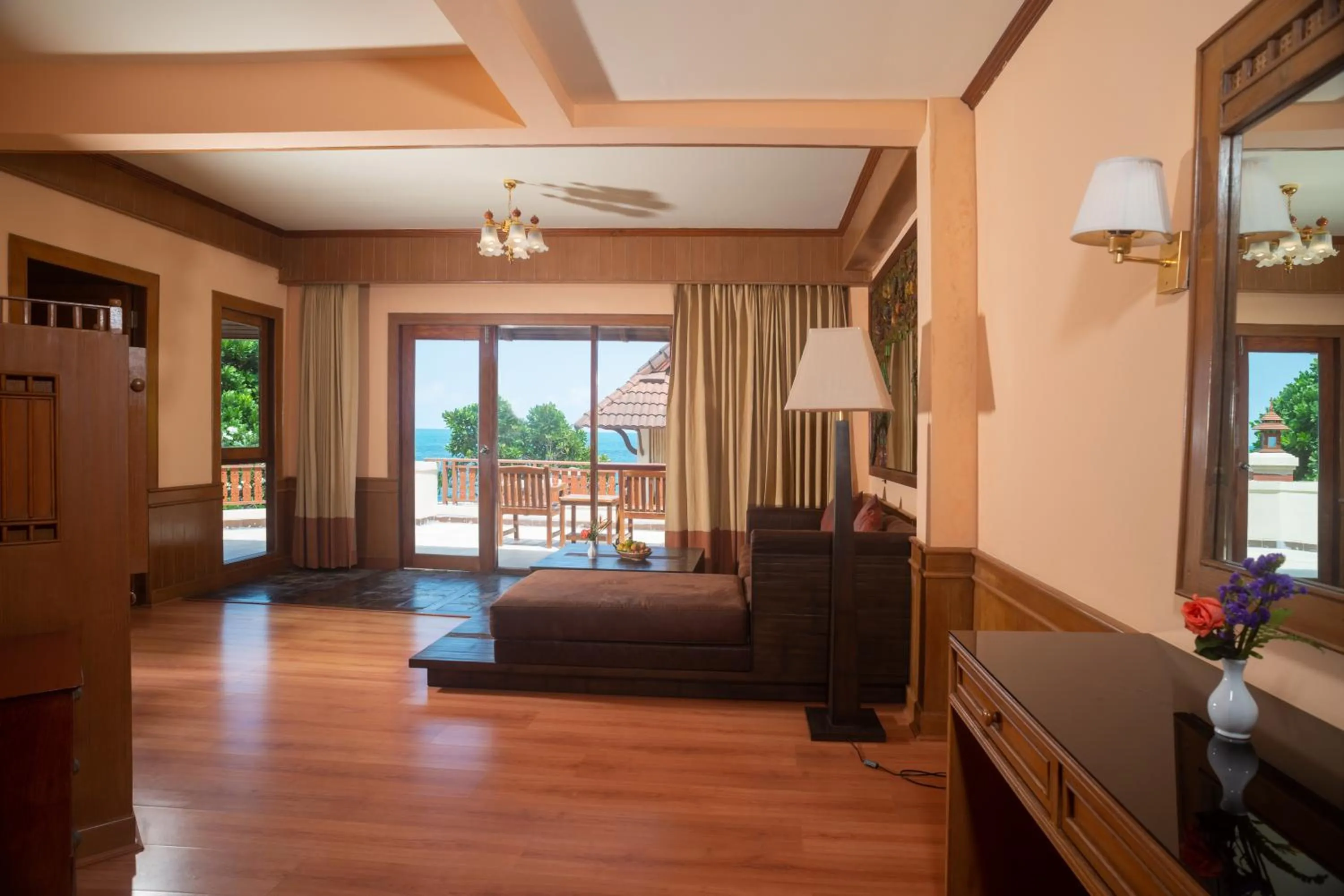 Balcony/Terrace, Bed in Aloha Resort