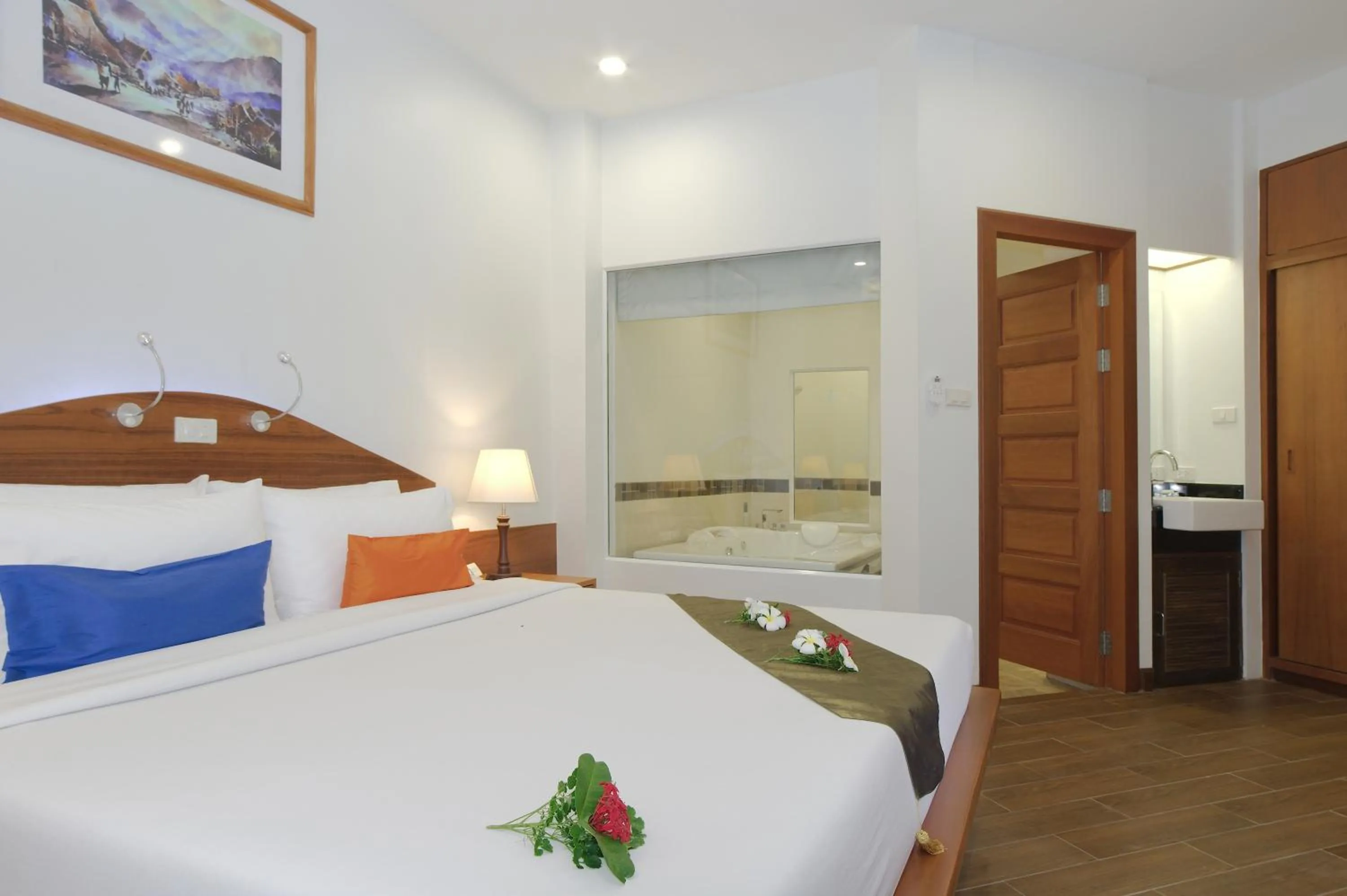 Bedroom, Bed in Aloha Resort