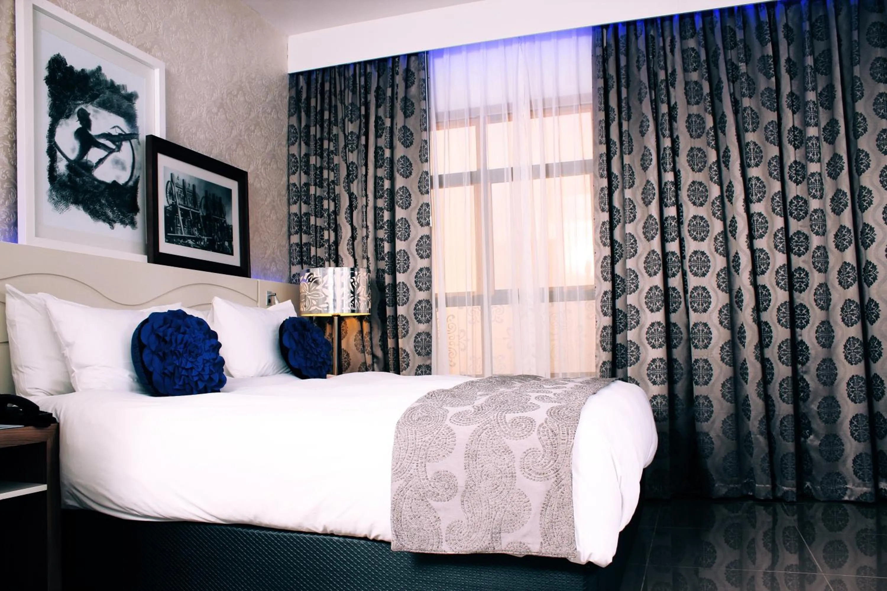 Photo of the whole room, Bed in Peermont Metcourt - Thaba Moshate