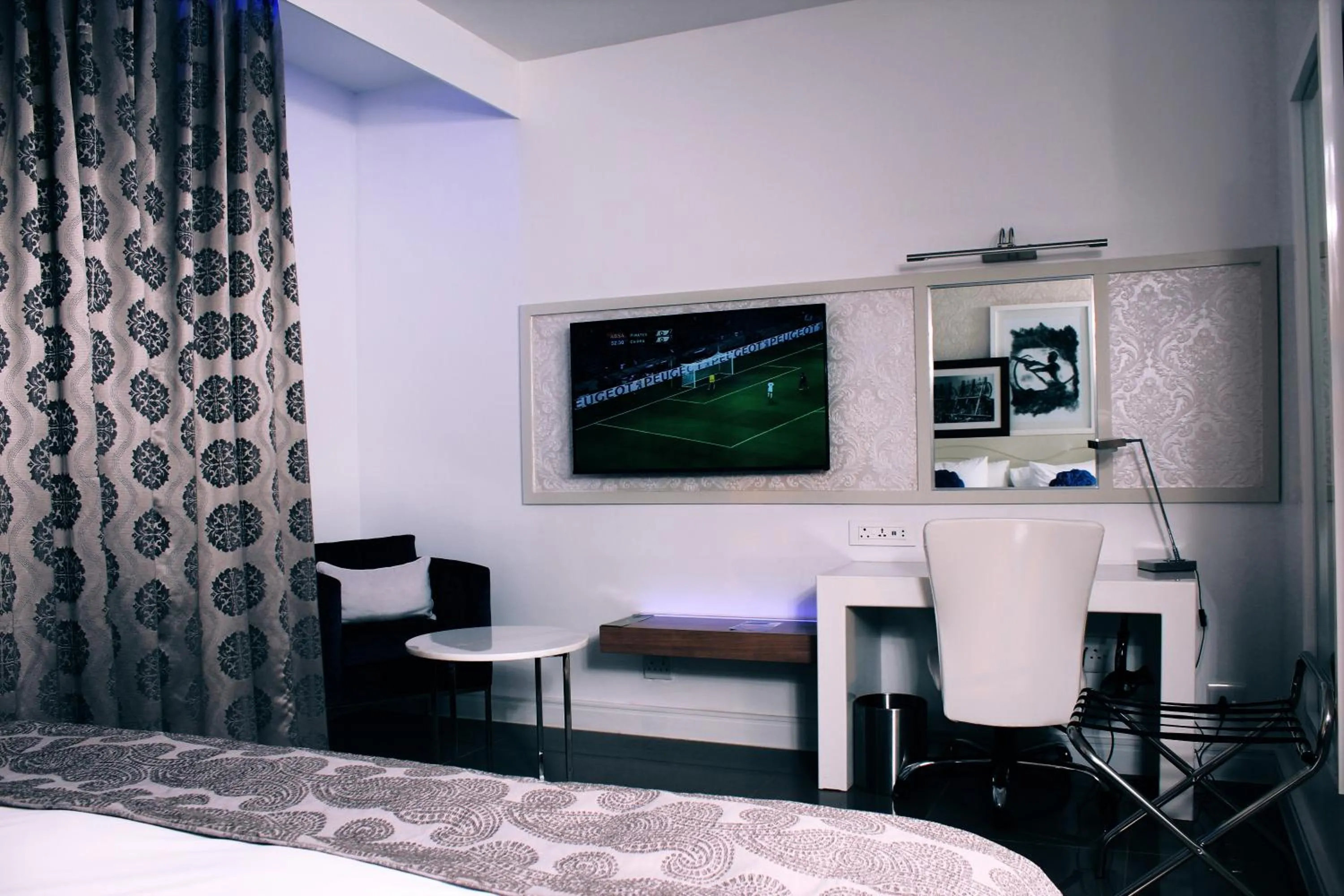 Photo of the whole room, Bed in Peermont Metcourt - Thaba Moshate