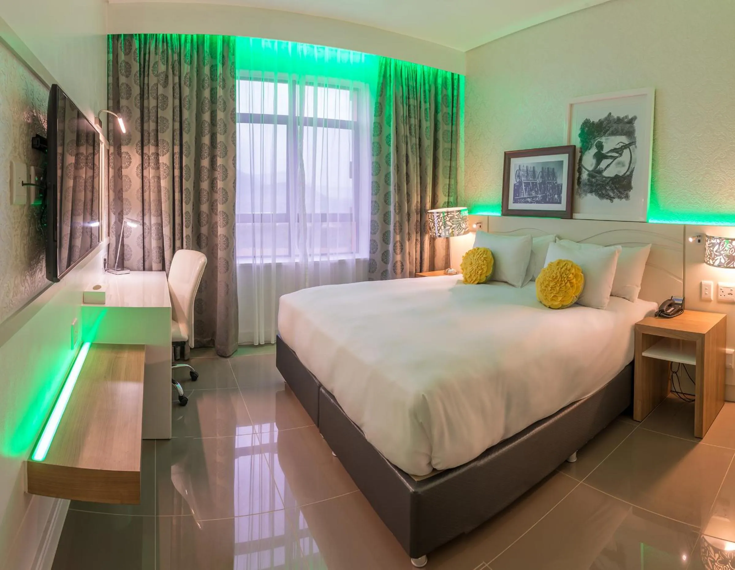 Photo of the whole room, Bed in Peermont Metcourt - Thaba Moshate