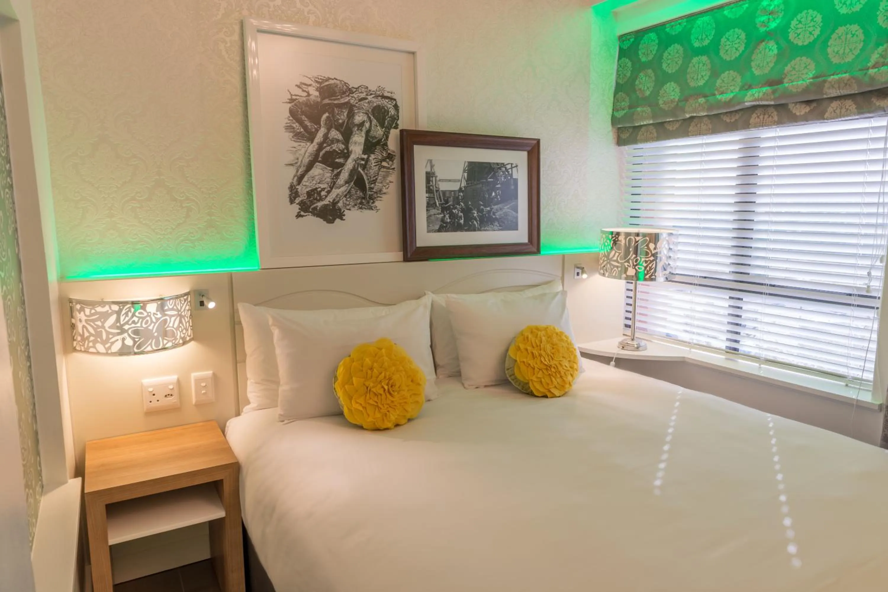 Photo of the whole room, Bed in Peermont Metcourt - Thaba Moshate