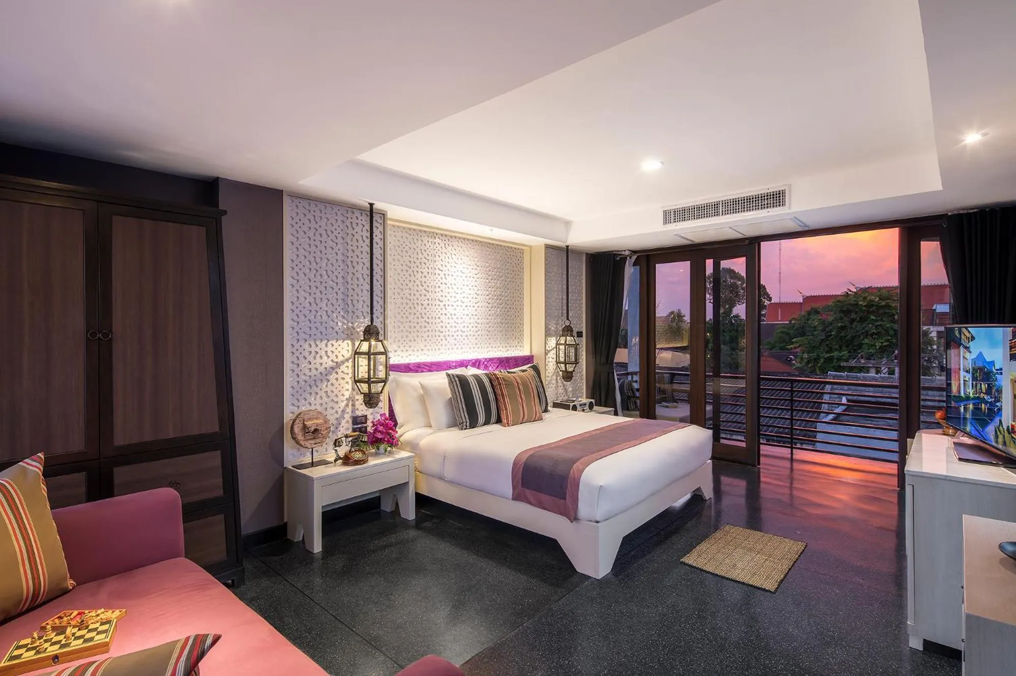 Photo of the whole room, Bed in U Chiang Mai