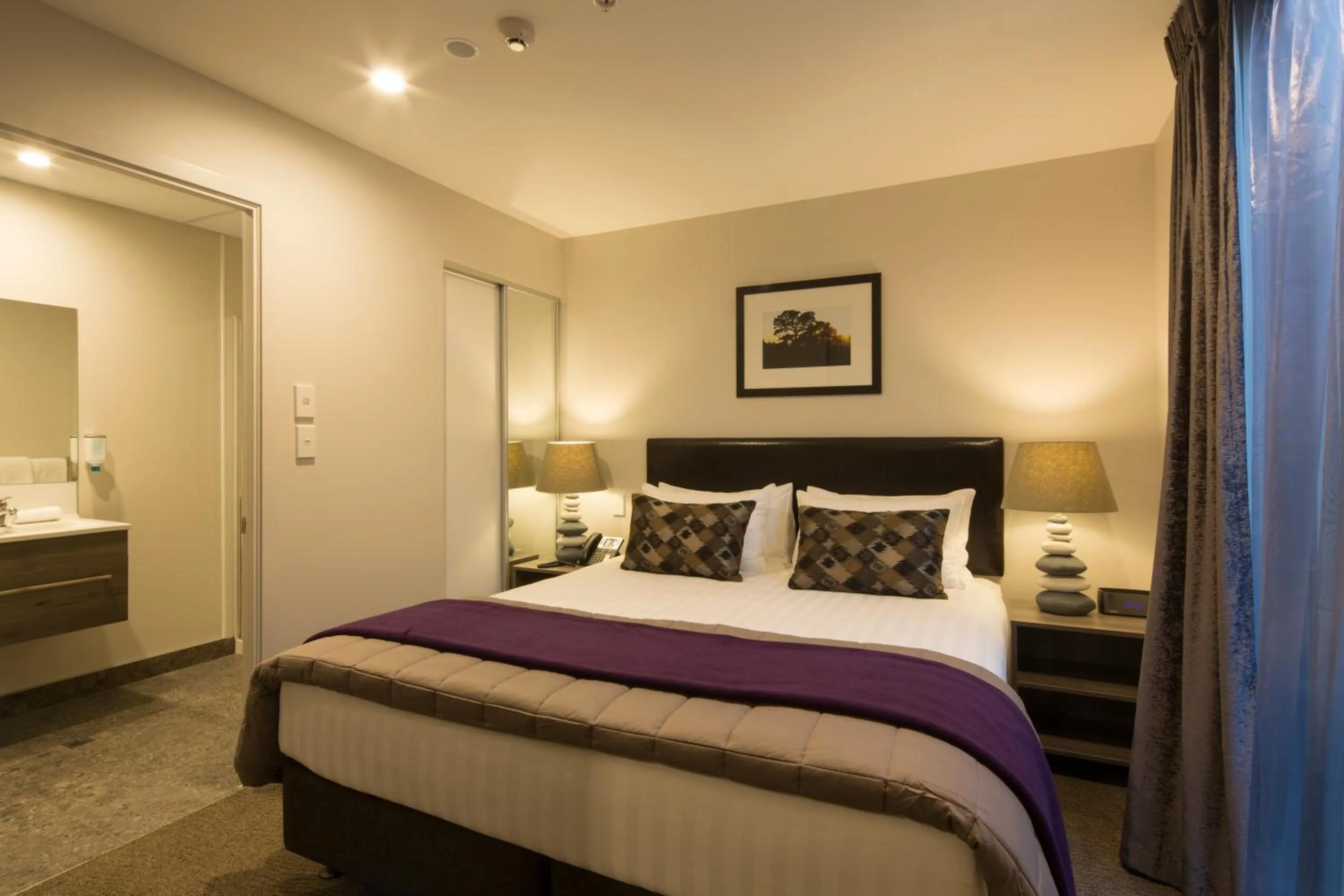 Bedroom, Bed in Ramada Suites by Wyndham Queenstown Remarkables Park