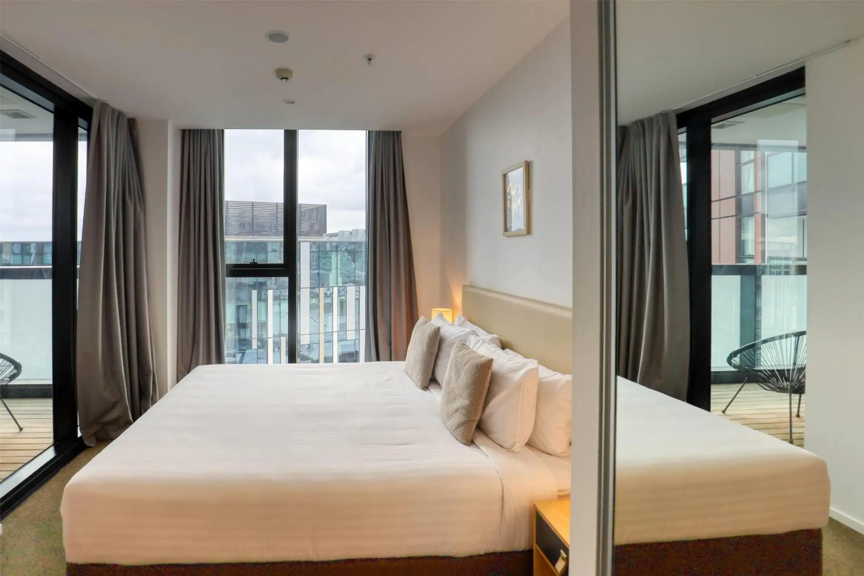 Photo of the whole room, Bed in Ramada Suites by Wyndham Queenstown Remarkables Park Photo of the whole room, Bed in Ramada Suites by Wyndham Queenstown Remarkables Park