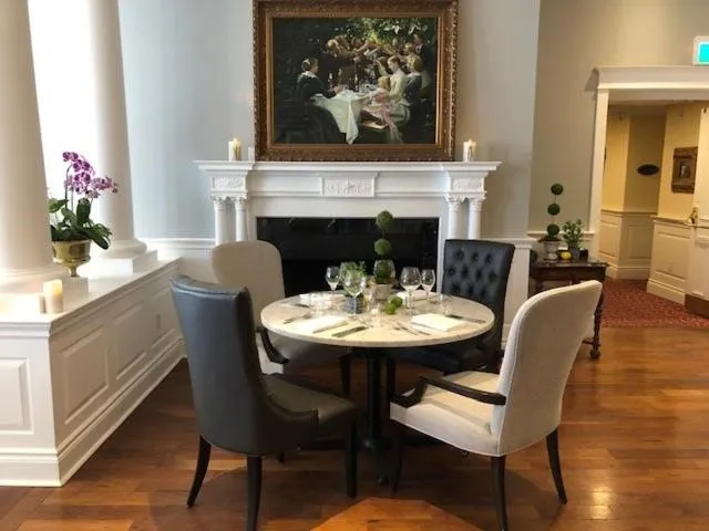 Dining area in Riverbend Inn & Vineyard