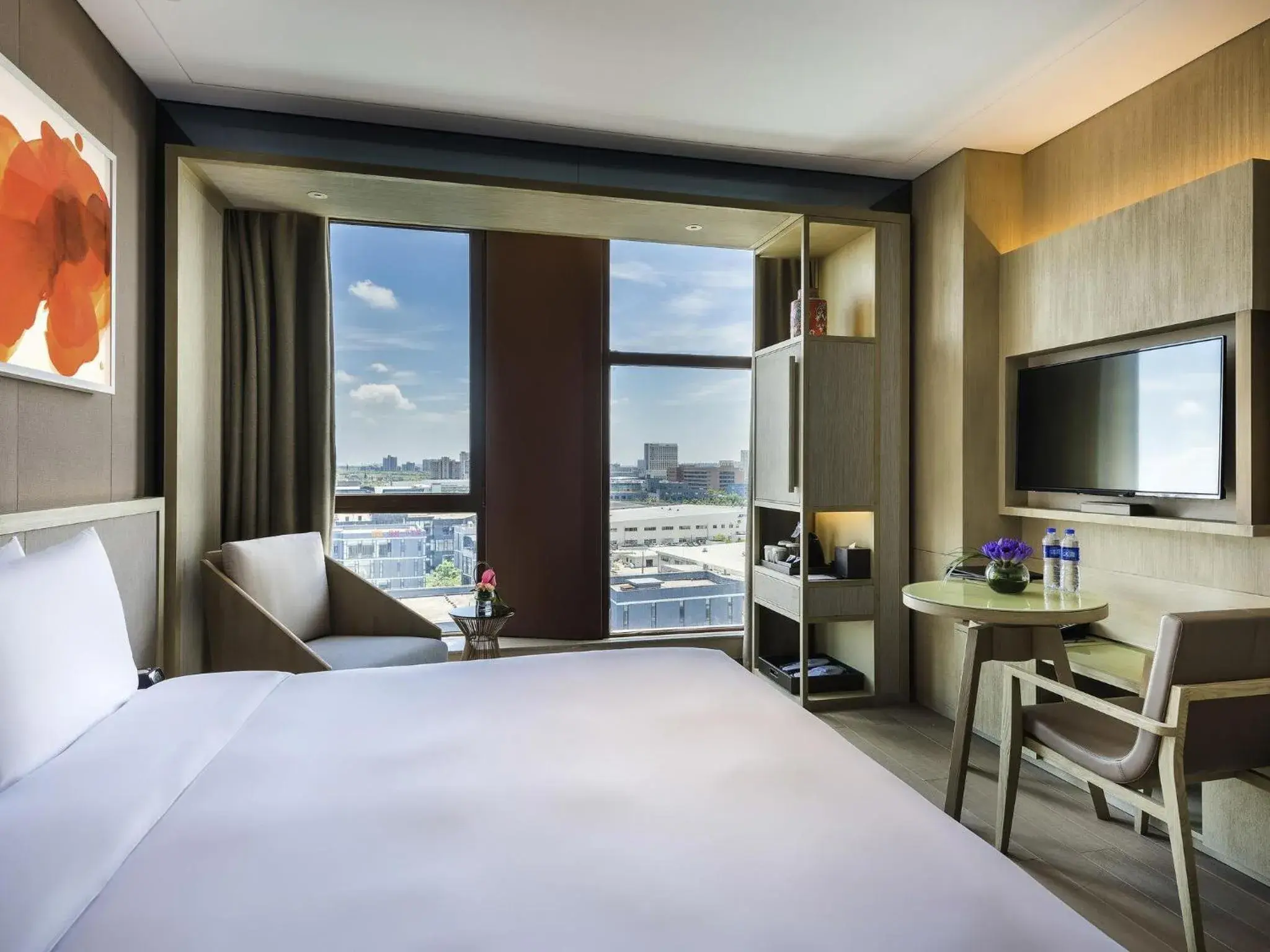 Deluxe King Room in Novotel Shanghai Clover Deluxe King Room in Novotel Shanghai Clover