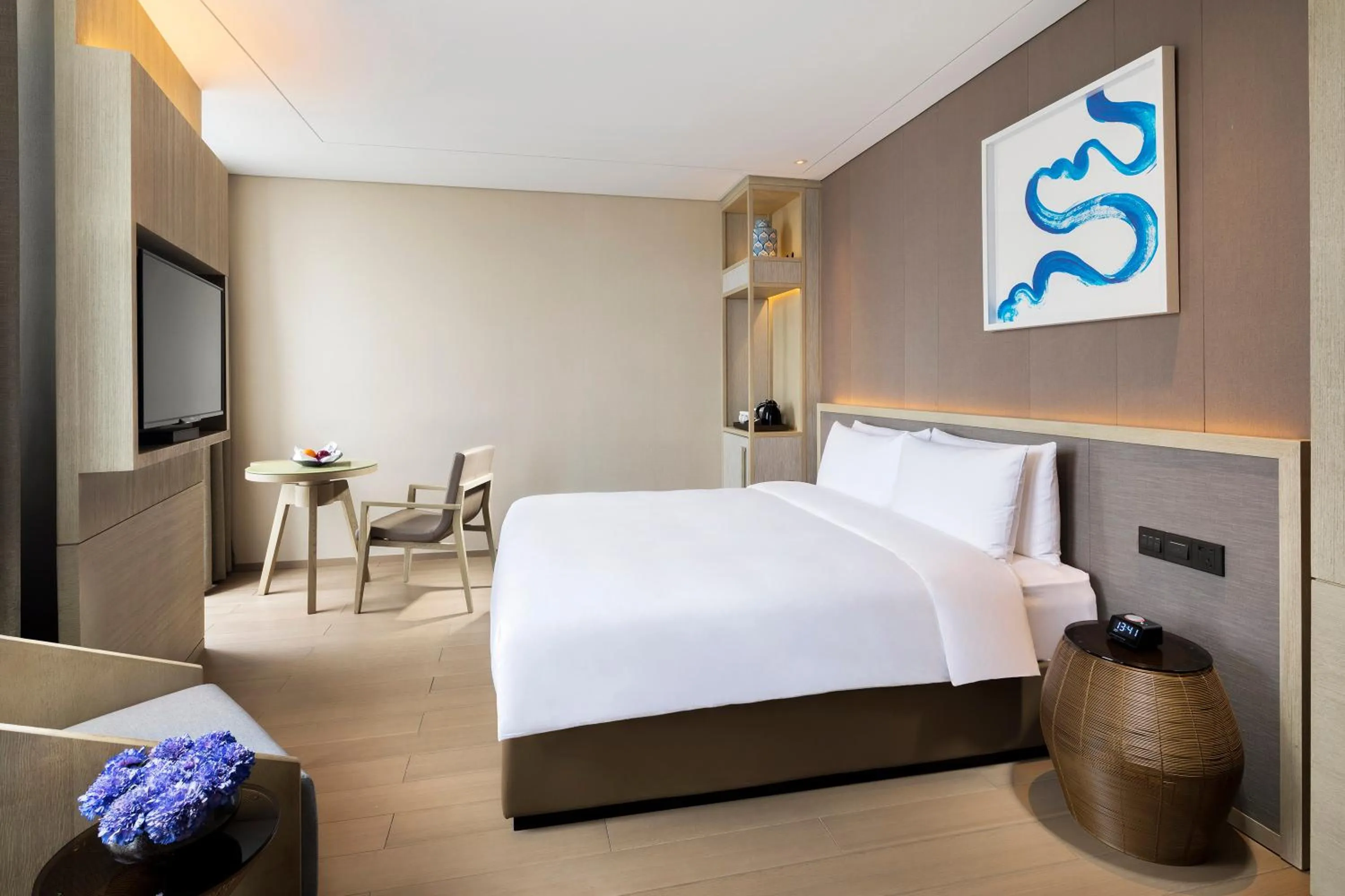 Photo of the whole room, Bed in Novotel Shanghai Clover