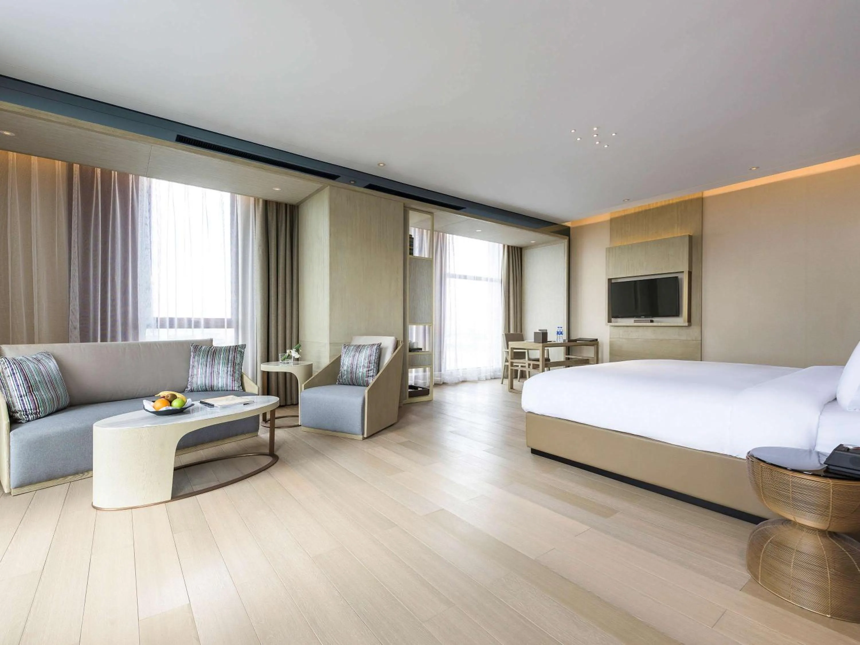 Photo of the whole room, Bed in Novotel Shanghai Clover
