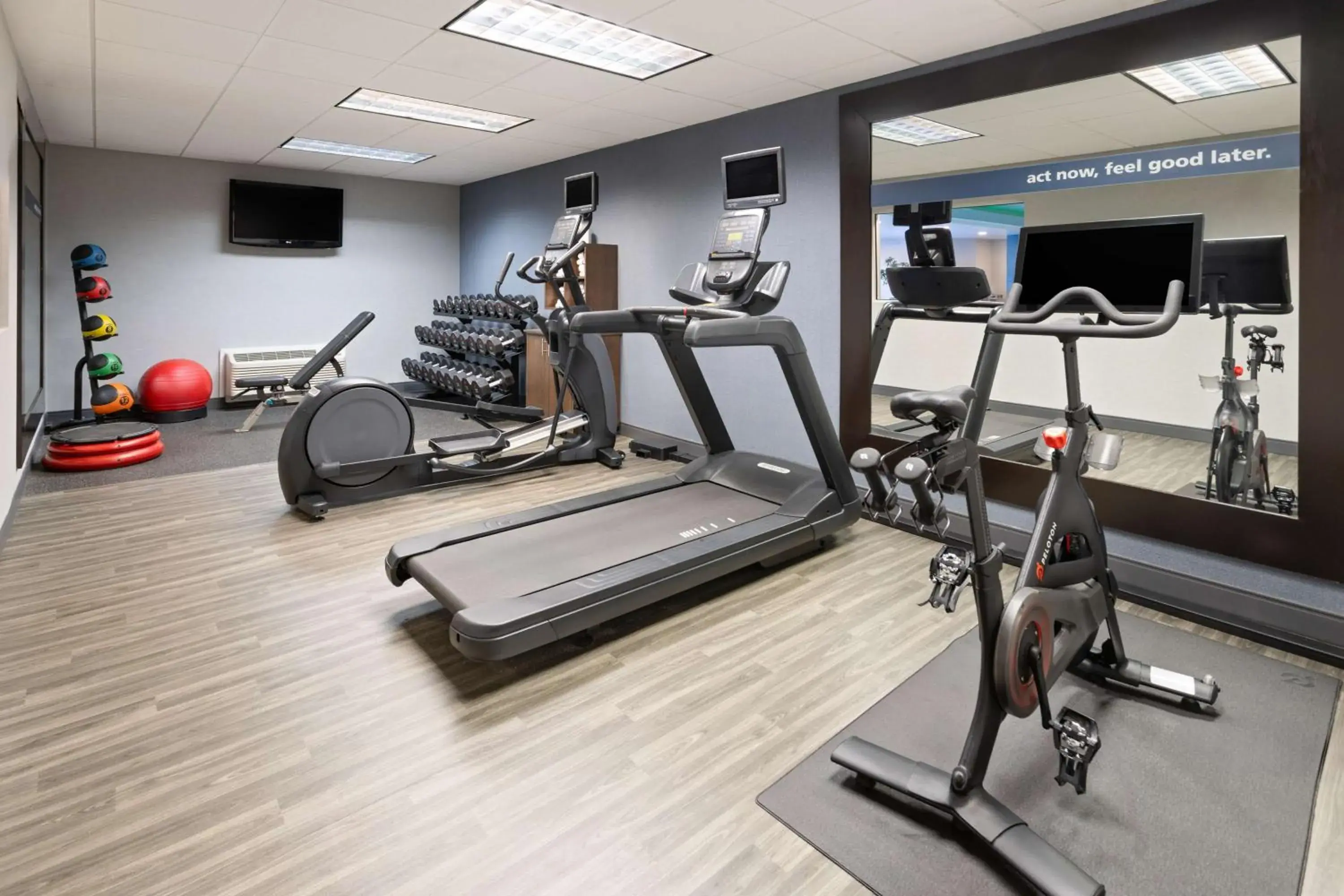 Fitness centre/facilities in Hampton Inn & Suites Wells-Ogunquit Fitness centre/facilities in Hampton Inn & Suites Wells-Ogunquit