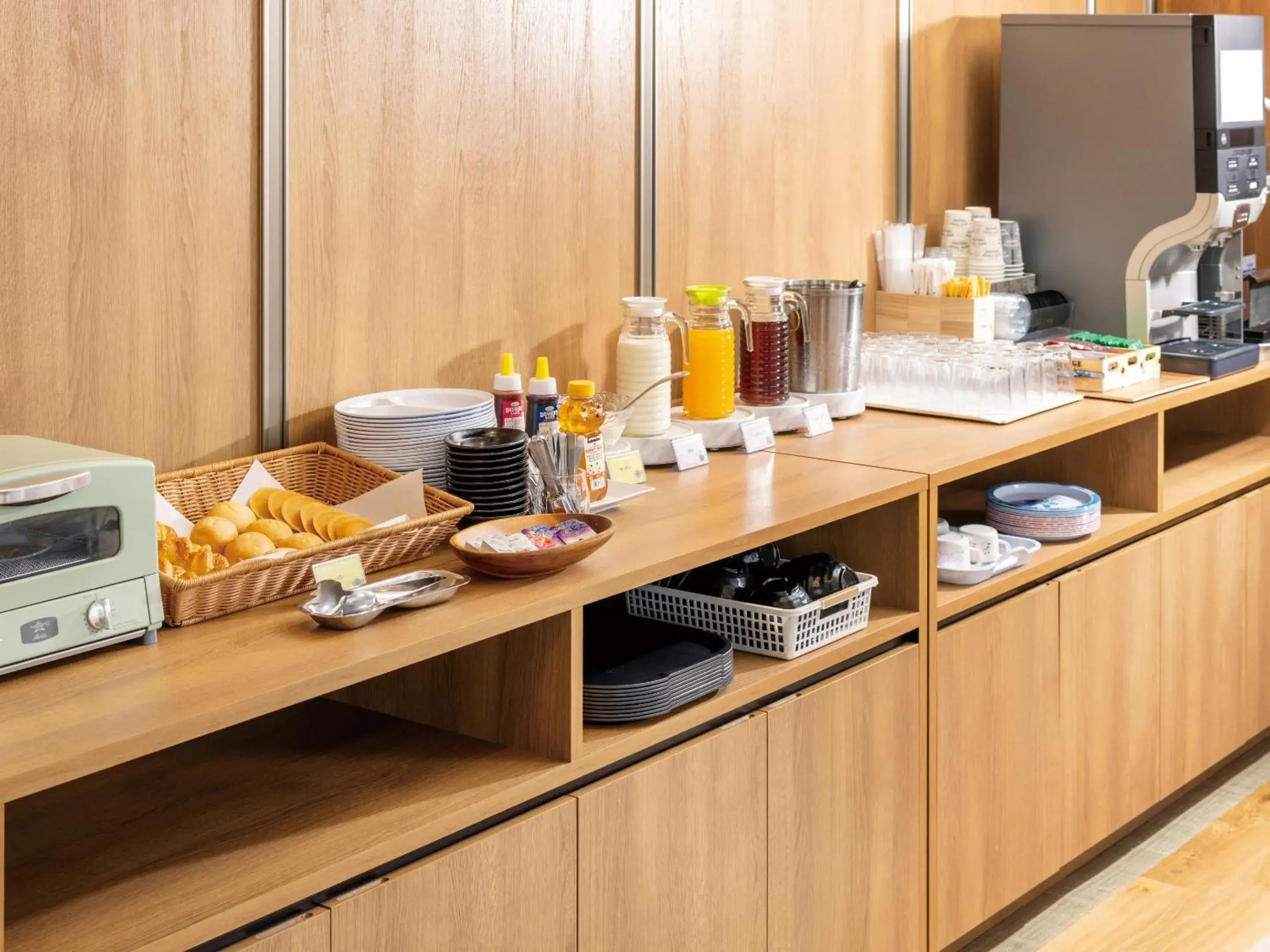 Restaurant/places to eat in Tokai City Hotel Restaurant/places to eat in Tokai City Hotel