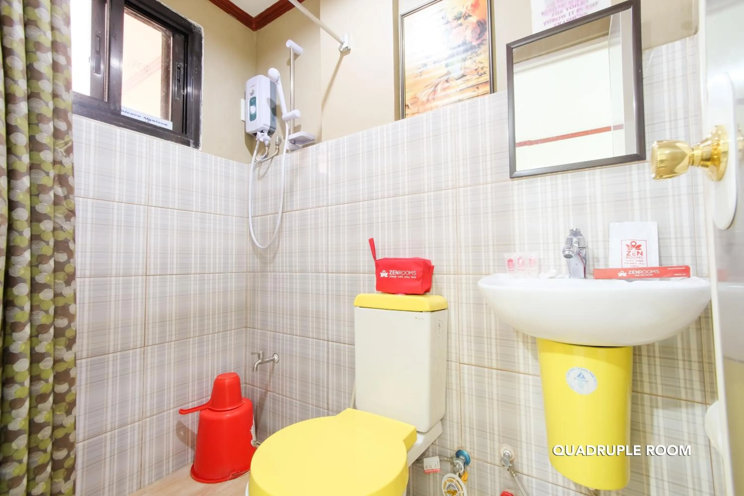 Shower in Hotel Georgina