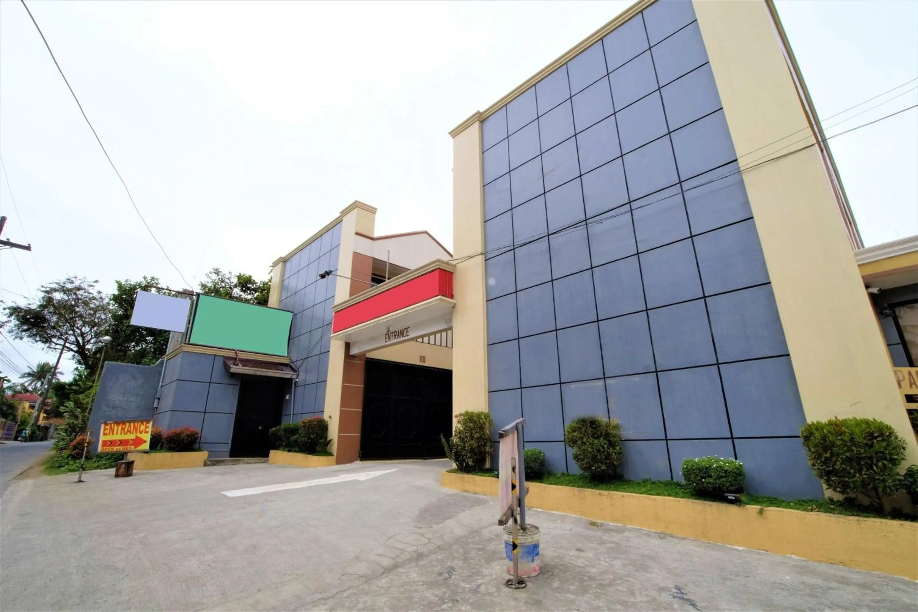 Facade/entrance in Hotel Georgina